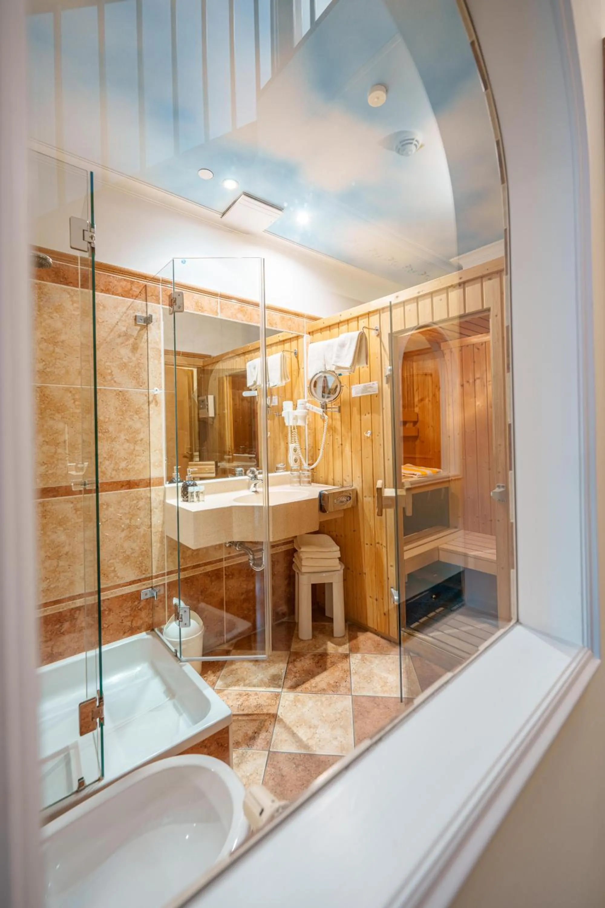 Sauna in König Ludwig Design Hotel NEU Zimmer mit Sauna oder Whirlpool oder mehr