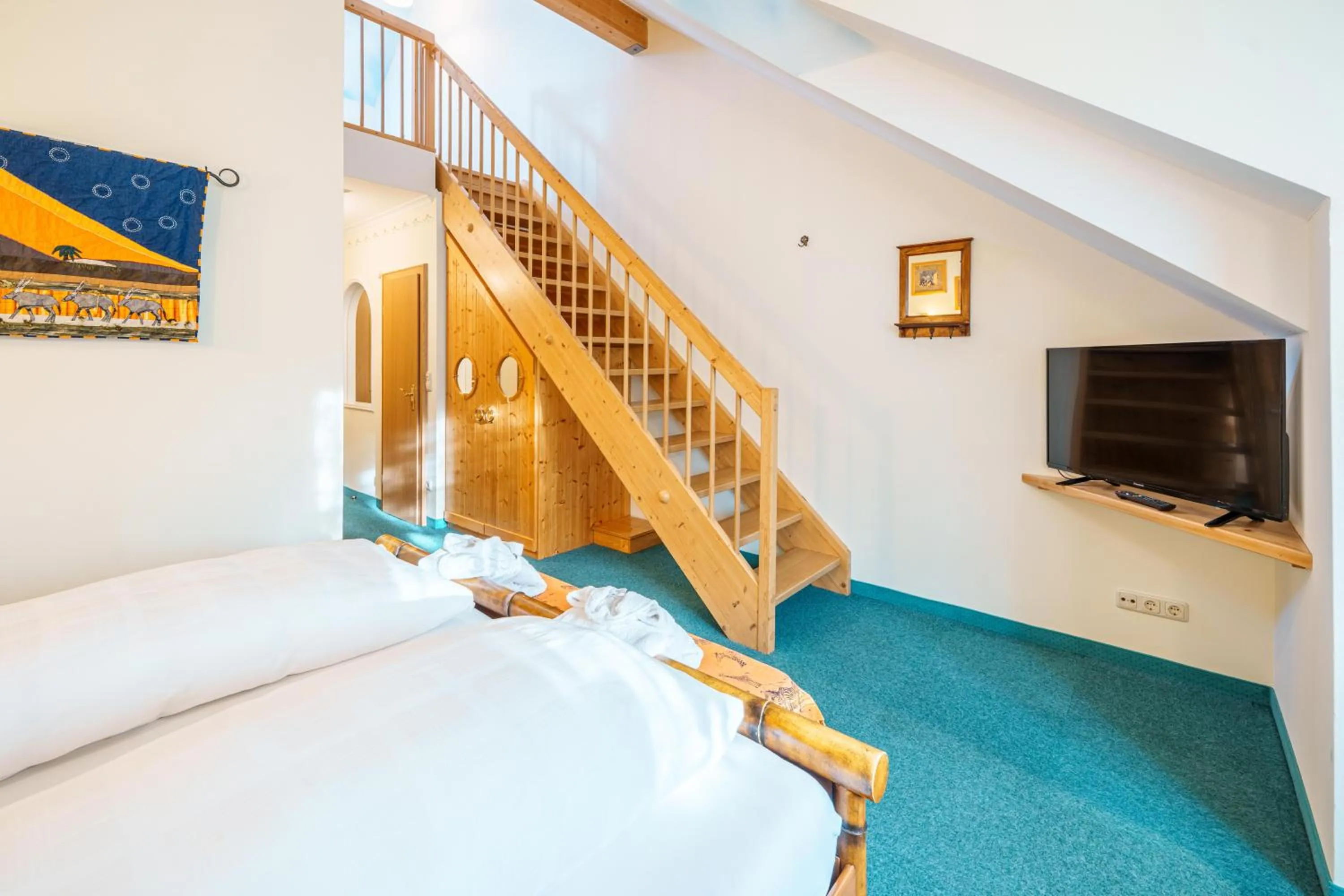 Living room in König Ludwig Design Hotel NEU Zimmer mit Sauna oder Whirlpool oder mehr