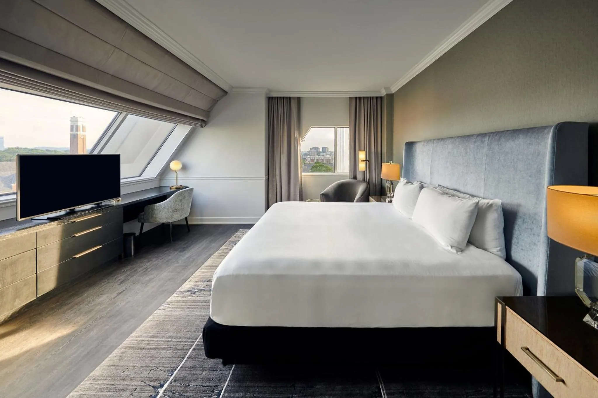 Bedroom, Bed in Loews Nashville Hotel at Vanderbilt Plaza