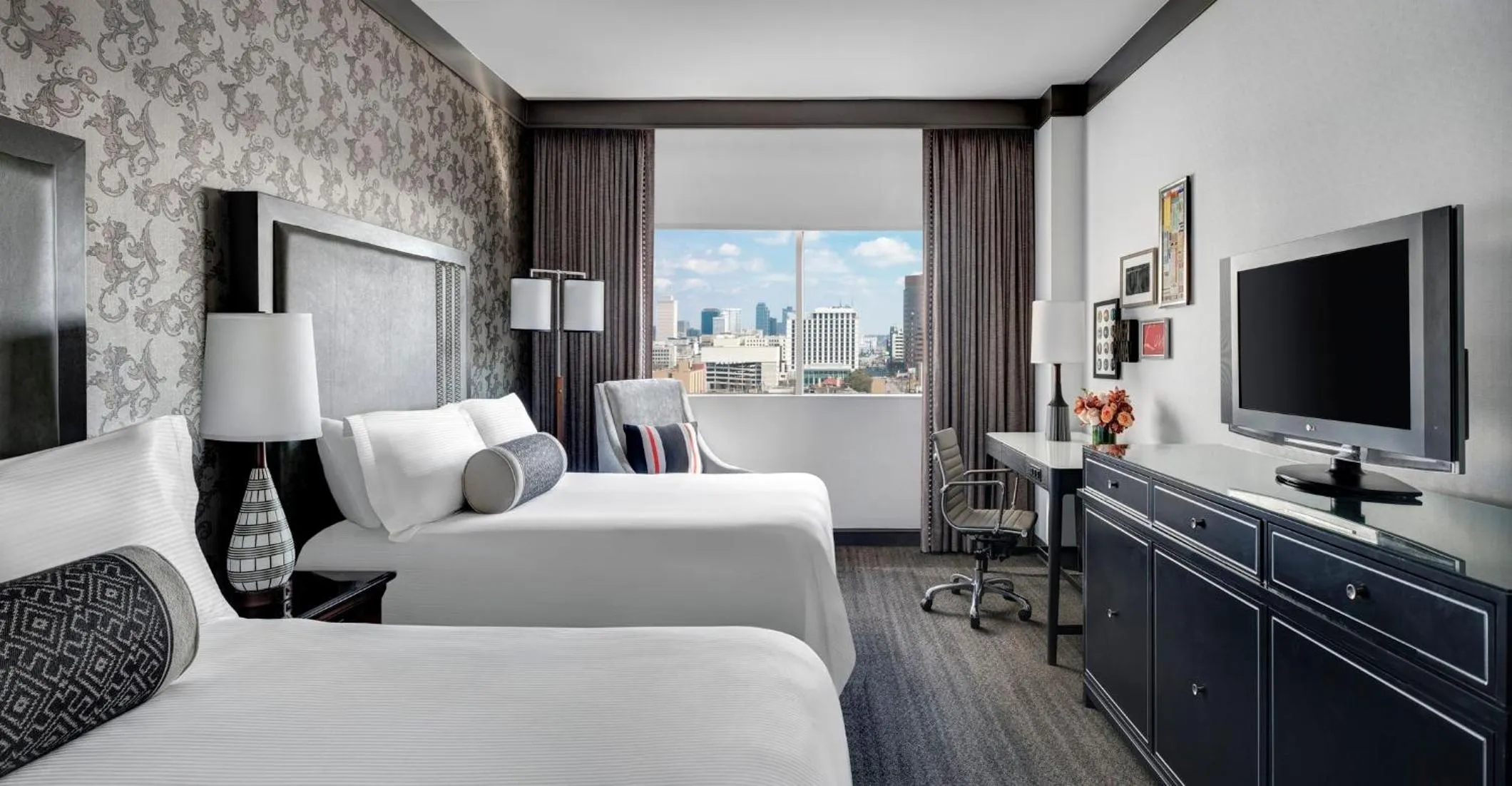 Photo of the whole room, Bed in Loews Nashville Hotel at Vanderbilt Plaza
