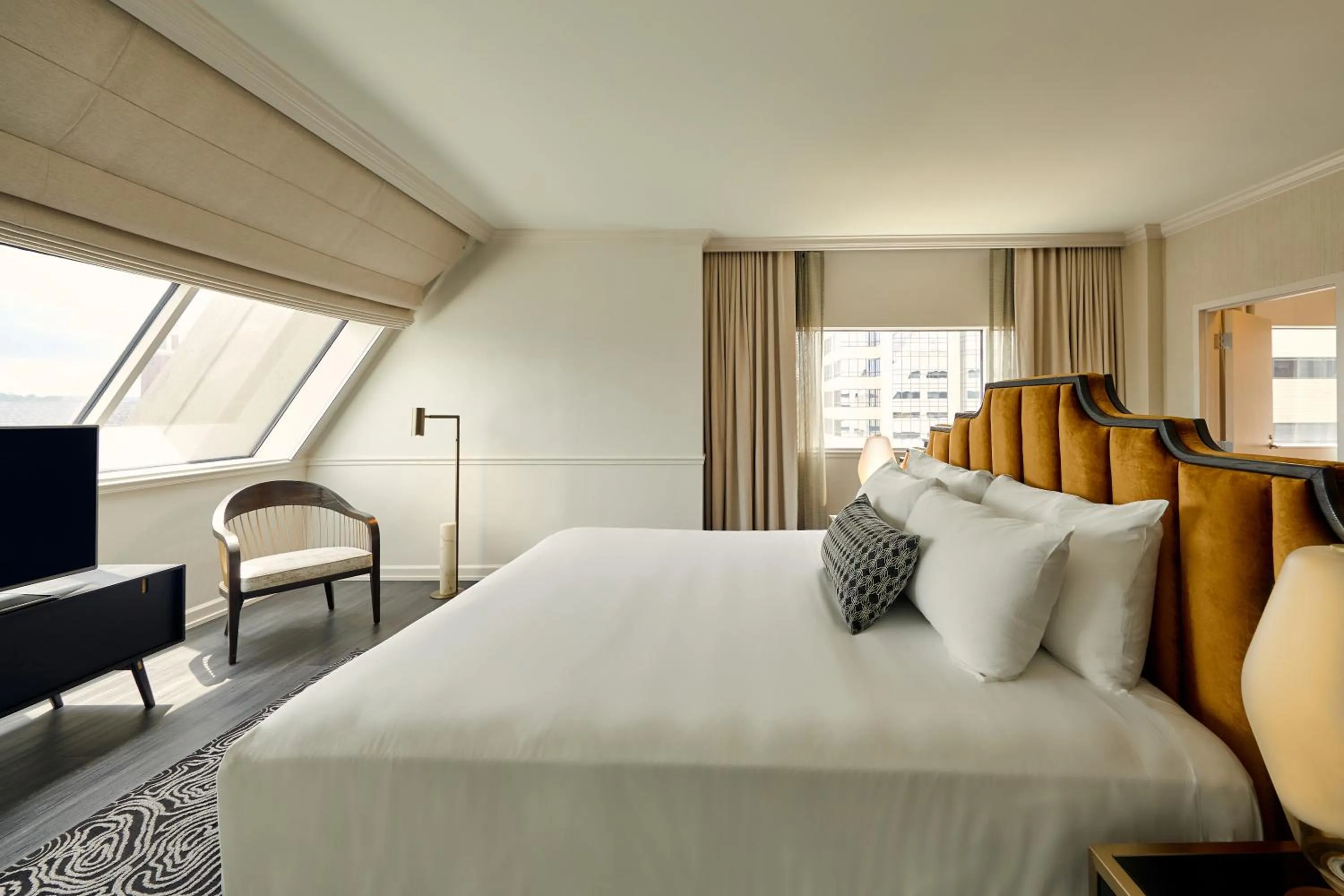 Bedroom, Bed in Loews Nashville Hotel at Vanderbilt Plaza