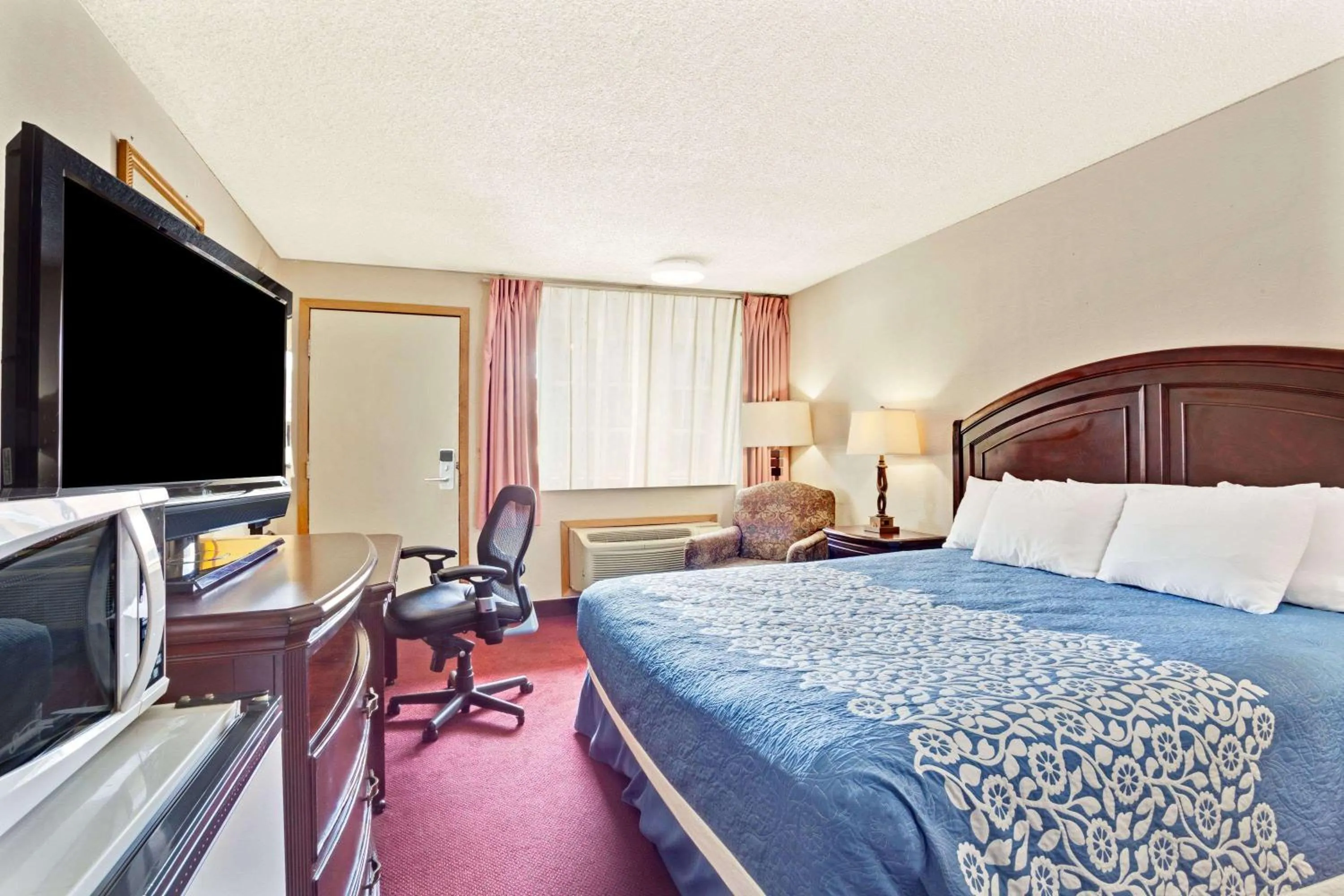 Photo of the whole room, Bed in FairBridge Inn Express Tukwila