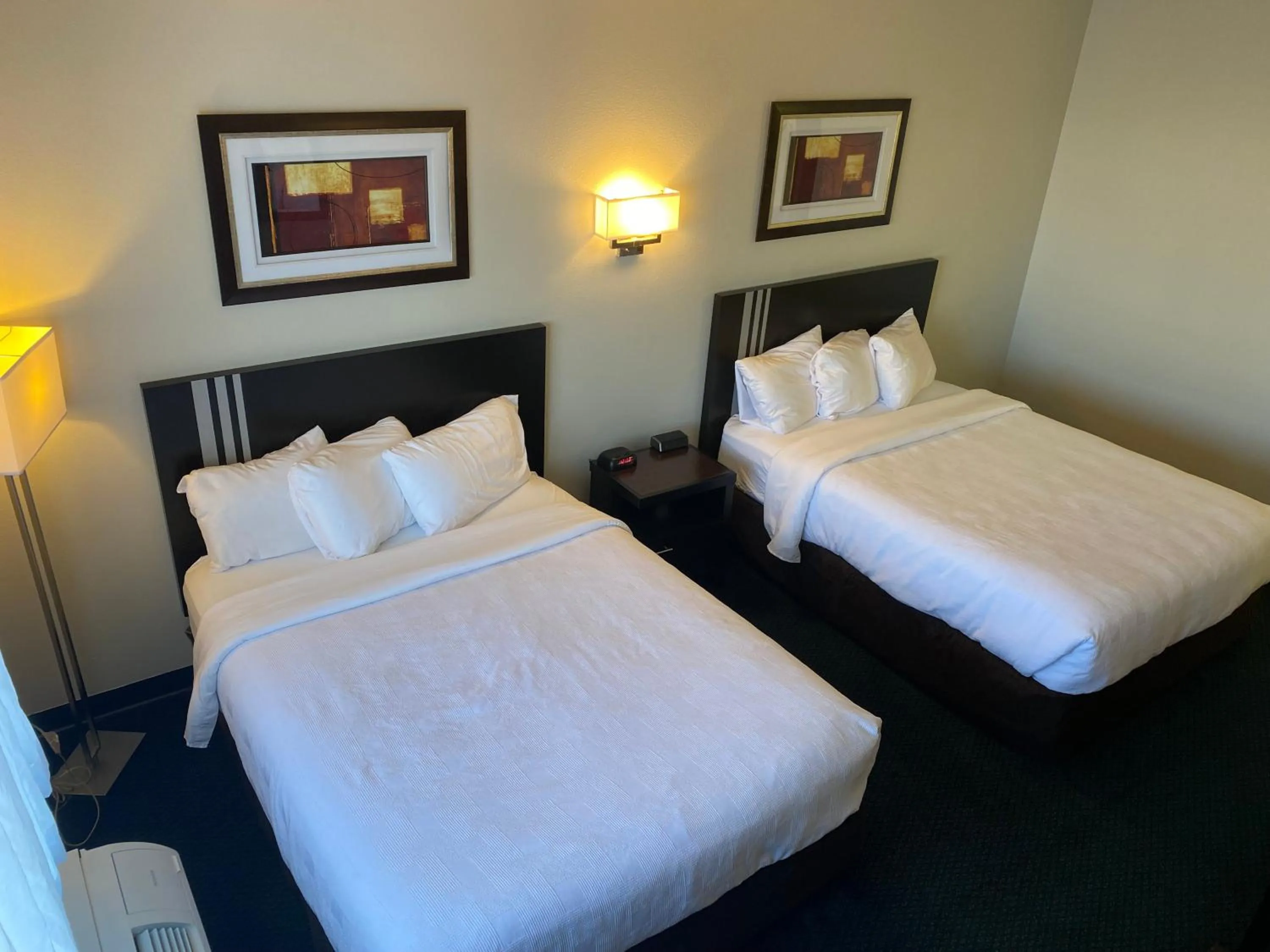 Bed in FairBridge Inn Express Tukwila