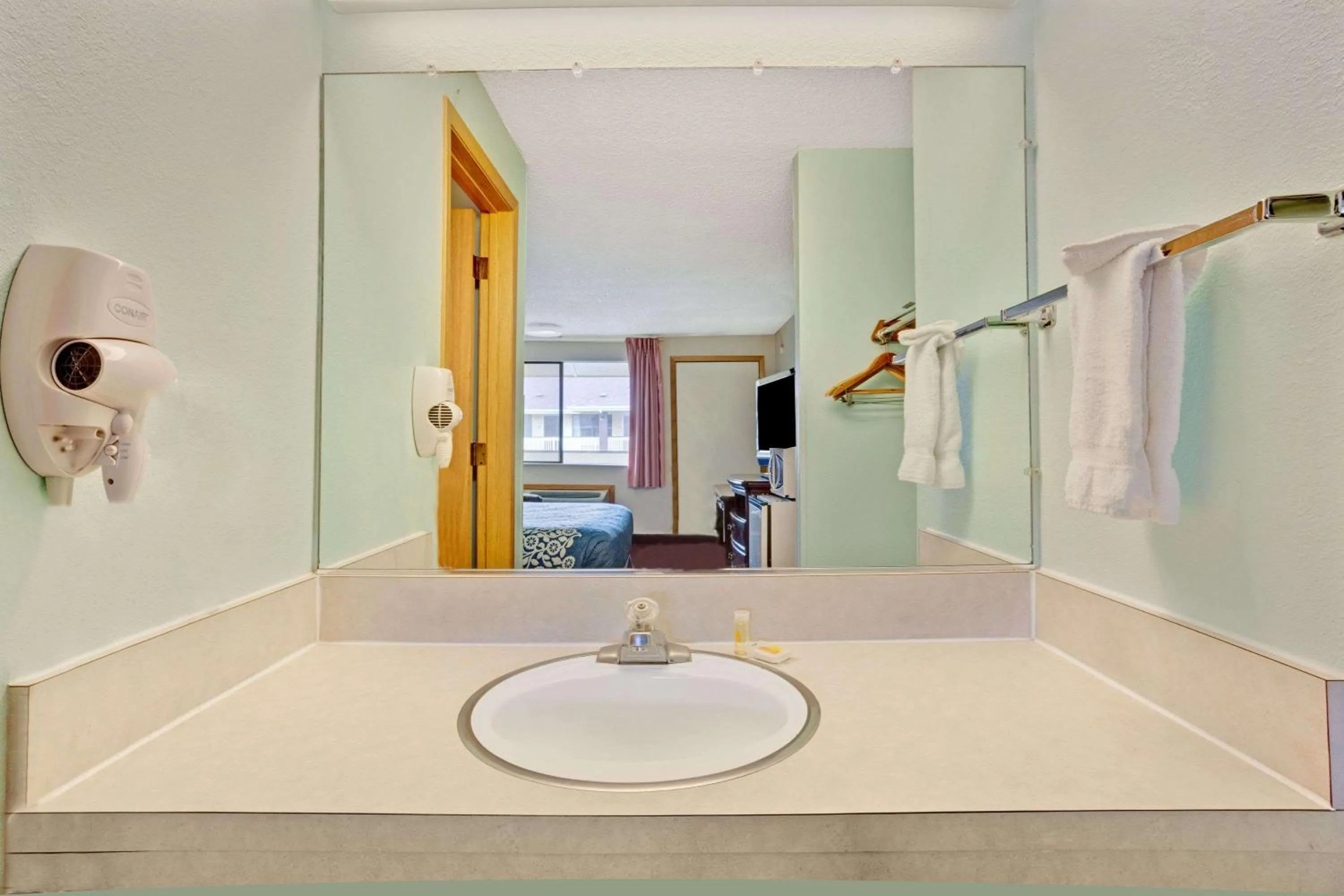 Photo of the whole room in FairBridge Inn Express Tukwila