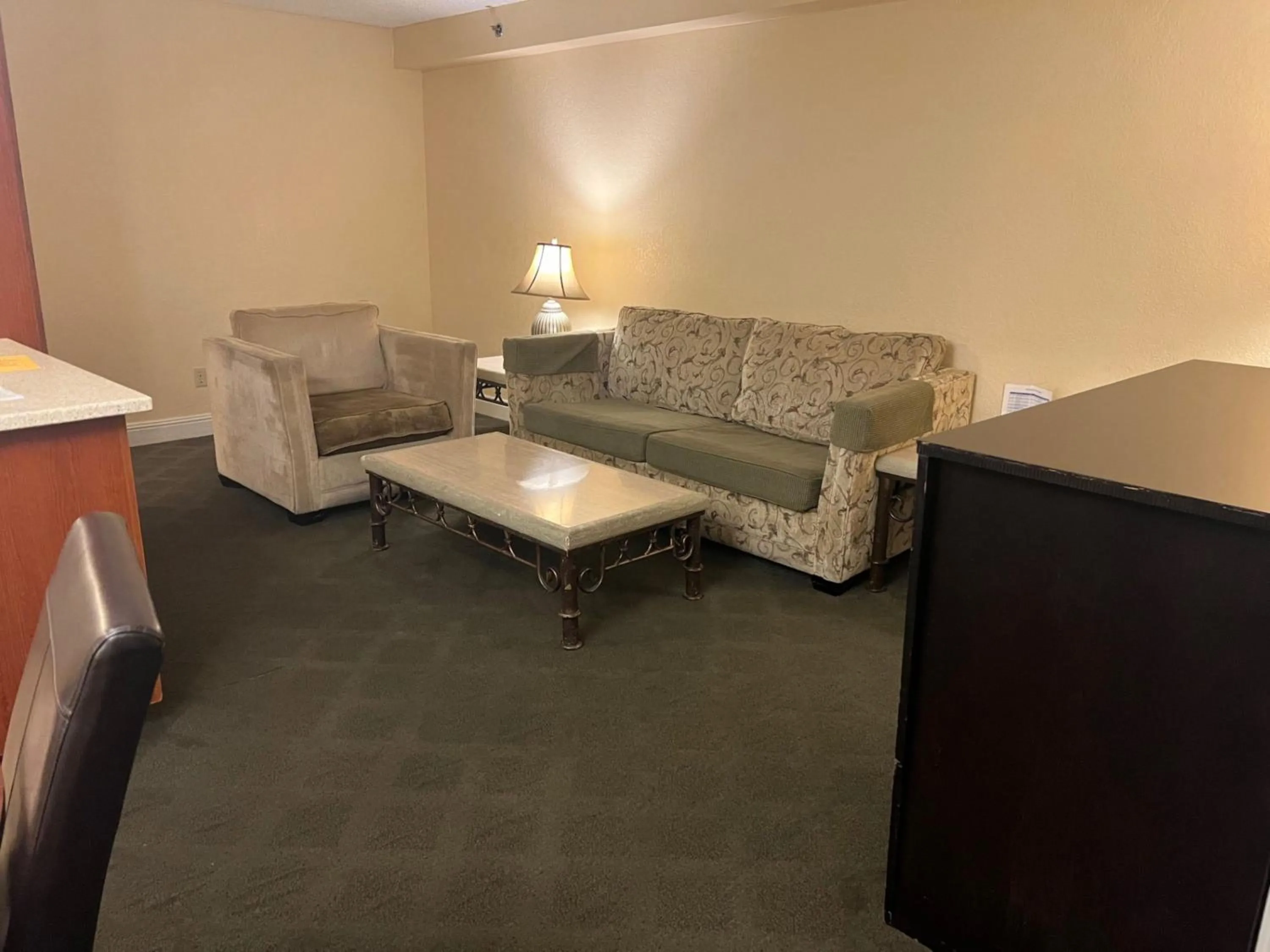 Seating area in Jockey Resort Suites Center Strip