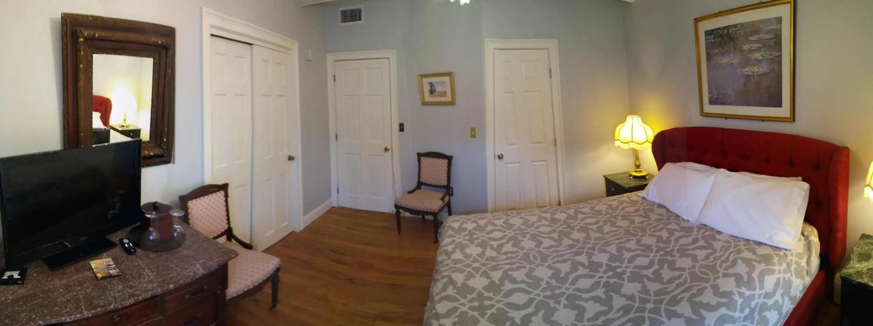 Bed in Inn on Bellevue