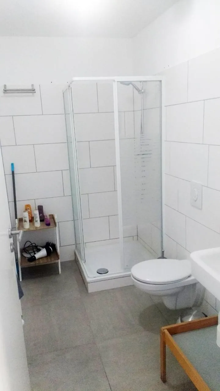 Shower in Minitel