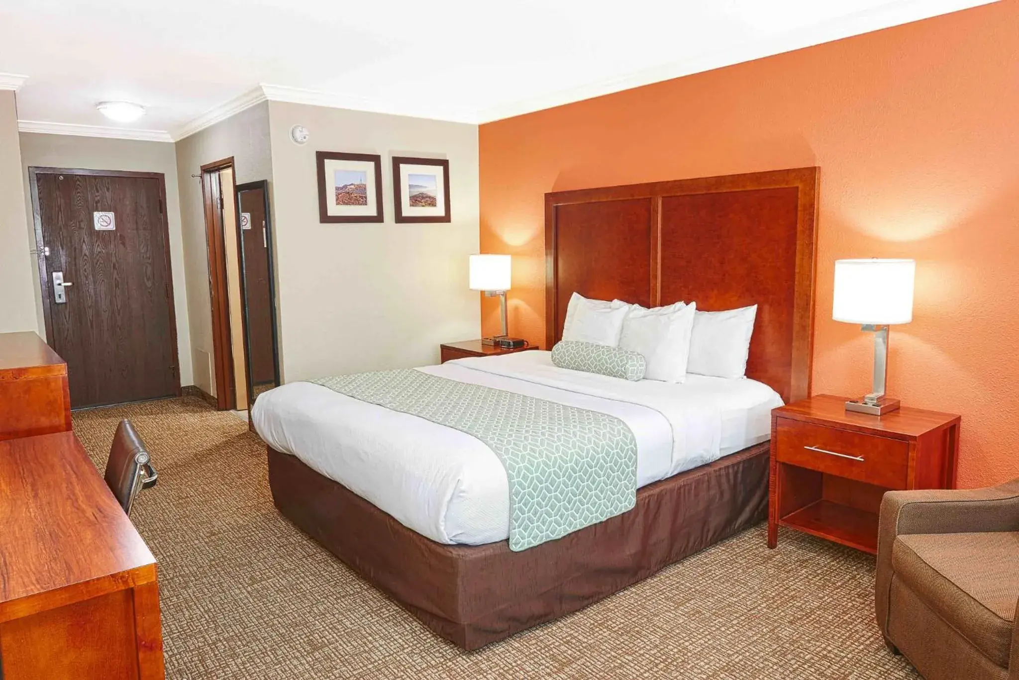 Bed in The Hills Inn Eagle Rock - Near Old Town Pasadena Bed in The Hills Inn Eagle Rock - Near Old Town Pasadena