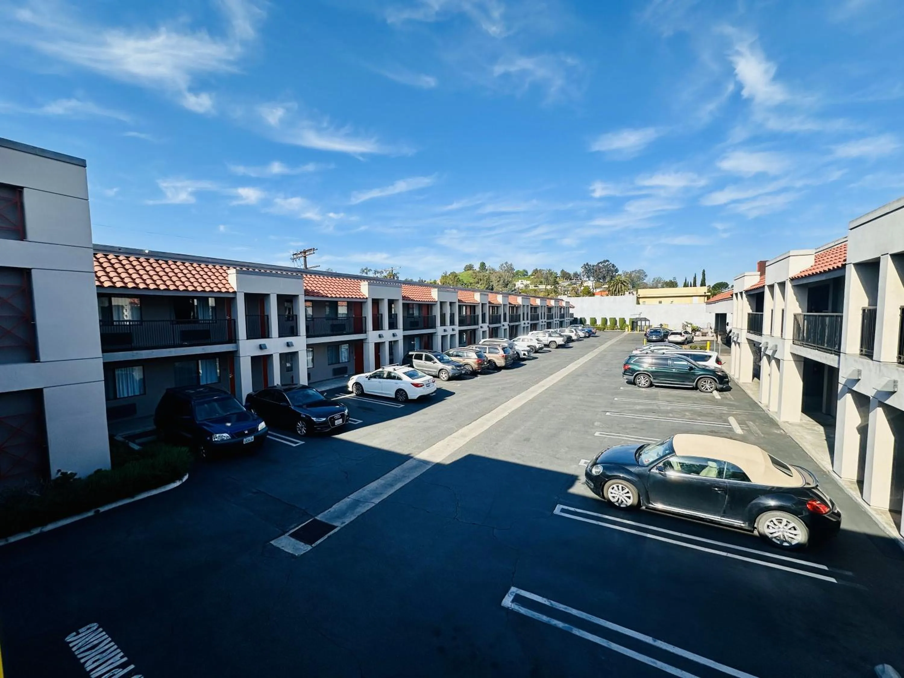 Parking in The Hills Inn Eagle Rock - Near Old Town Pasadena