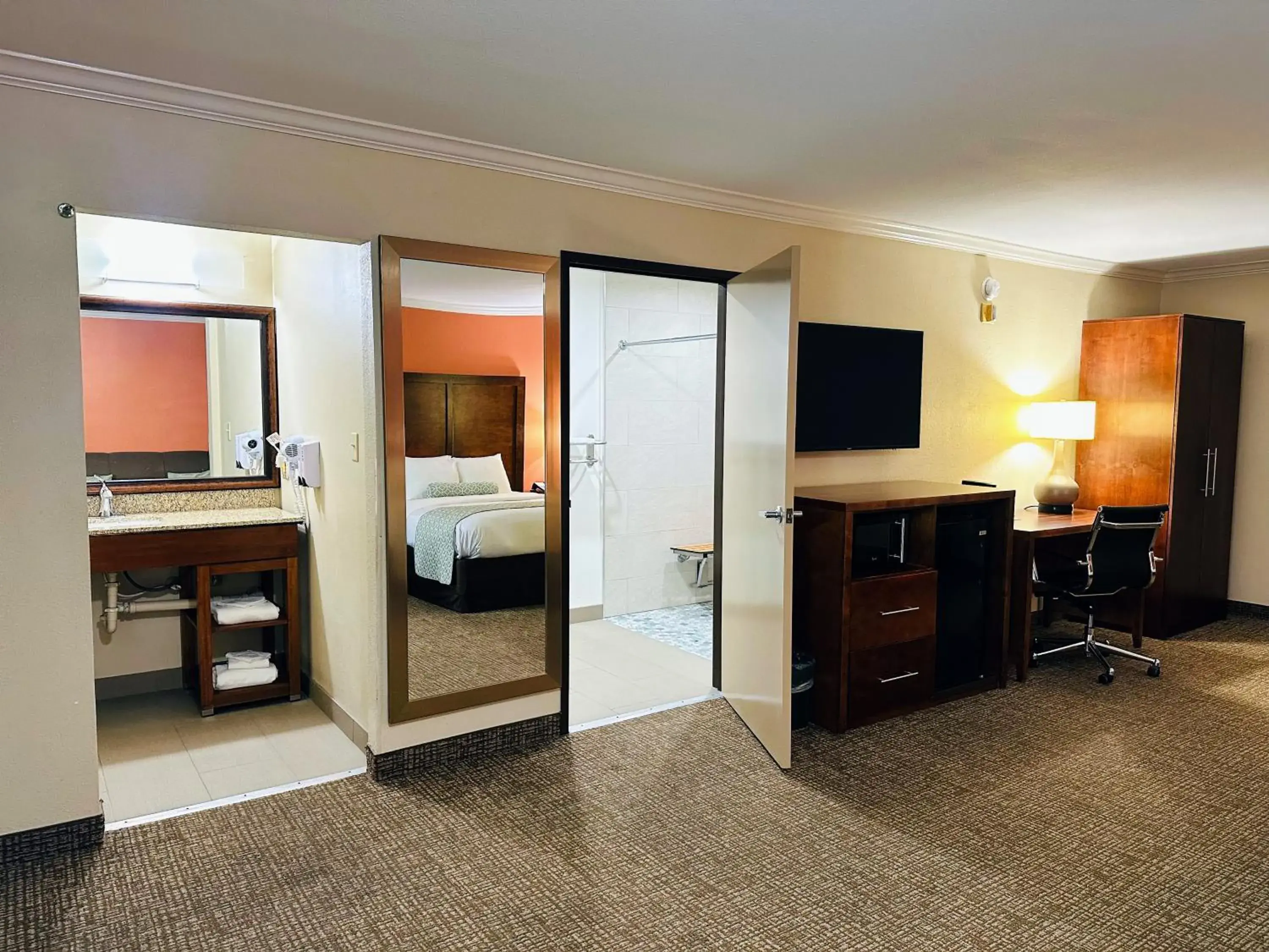 The Hills Inn Eagle Rock - Near Old Town Pasadena The Hills Inn Eagle Rock - Near Old Town Pasadena