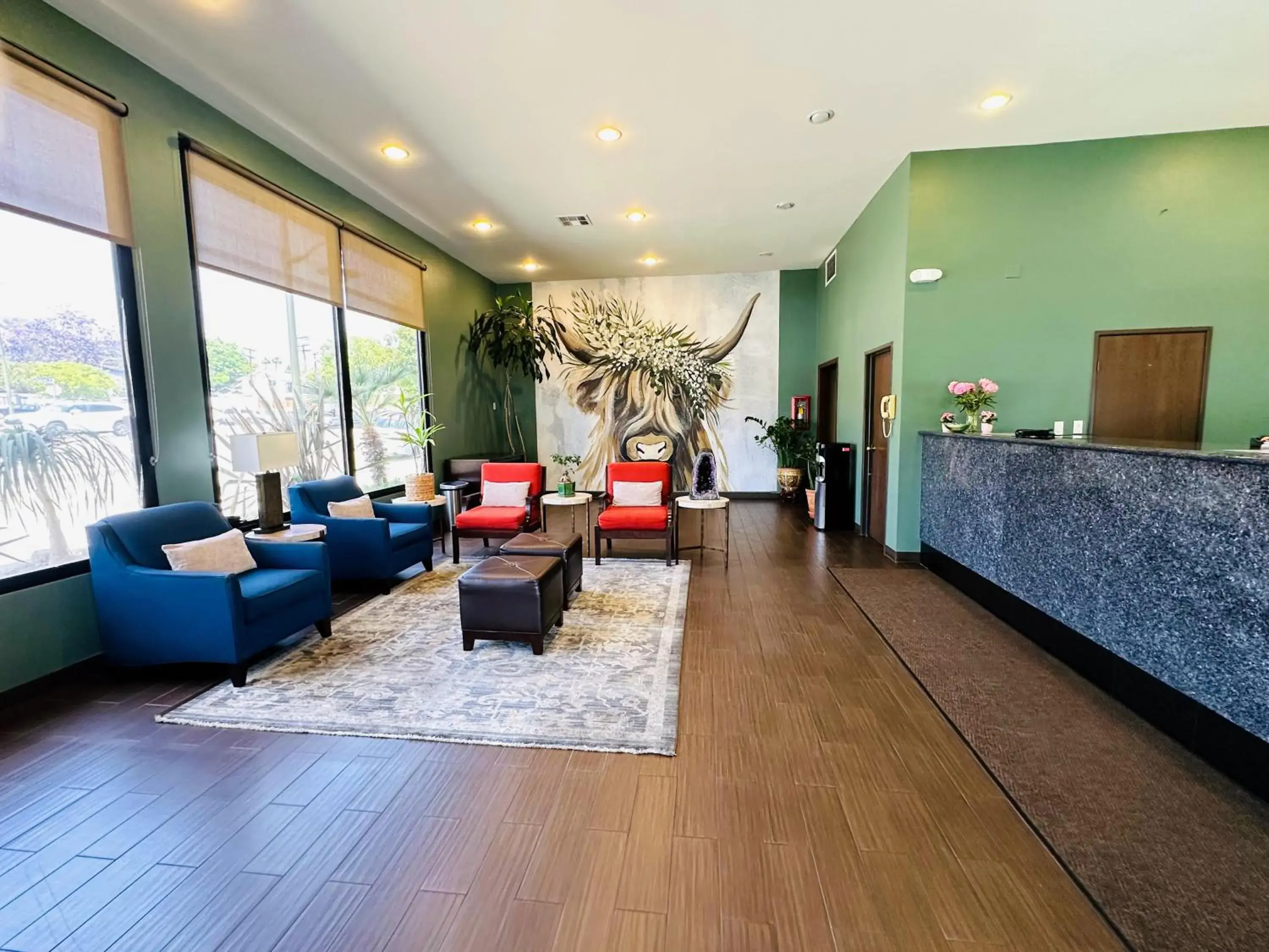 Lobby or reception in The Hills Inn Eagle Rock - Near Old Town Pasadena Lobby or reception in The Hills Inn Eagle Rock - Near Old Town Pasadena