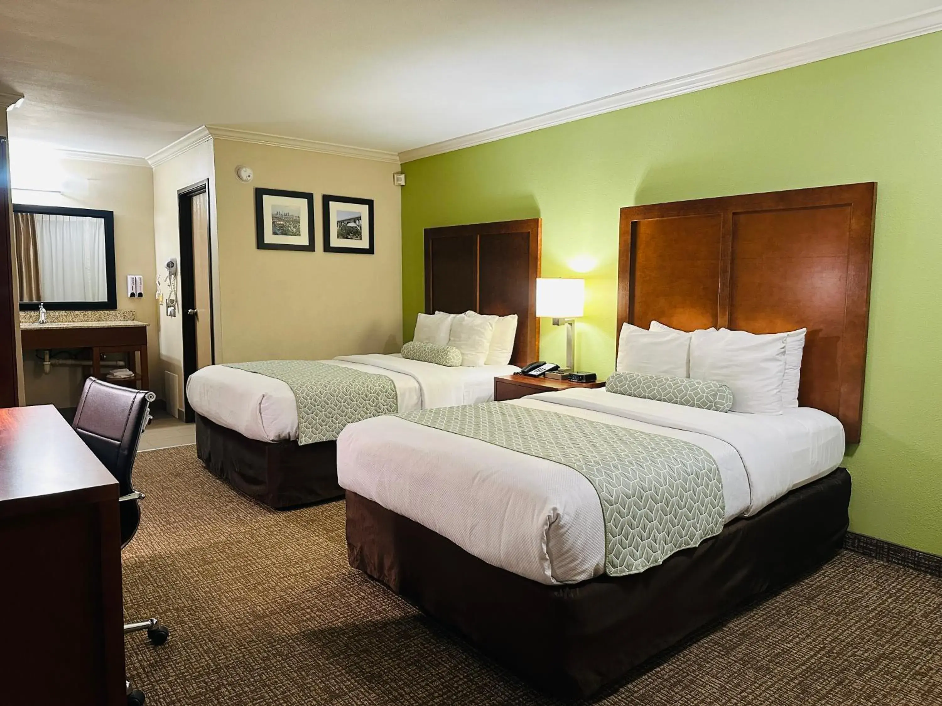 Bed in The Hills Inn Eagle Rock - Near Old Town Pasadena Bed in The Hills Inn Eagle Rock - Near Old Town Pasadena