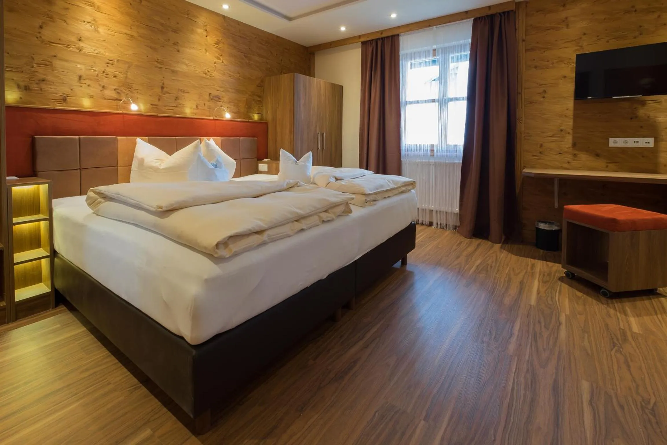 Photo of the whole room, Bed in Landgasthof Zum Lang