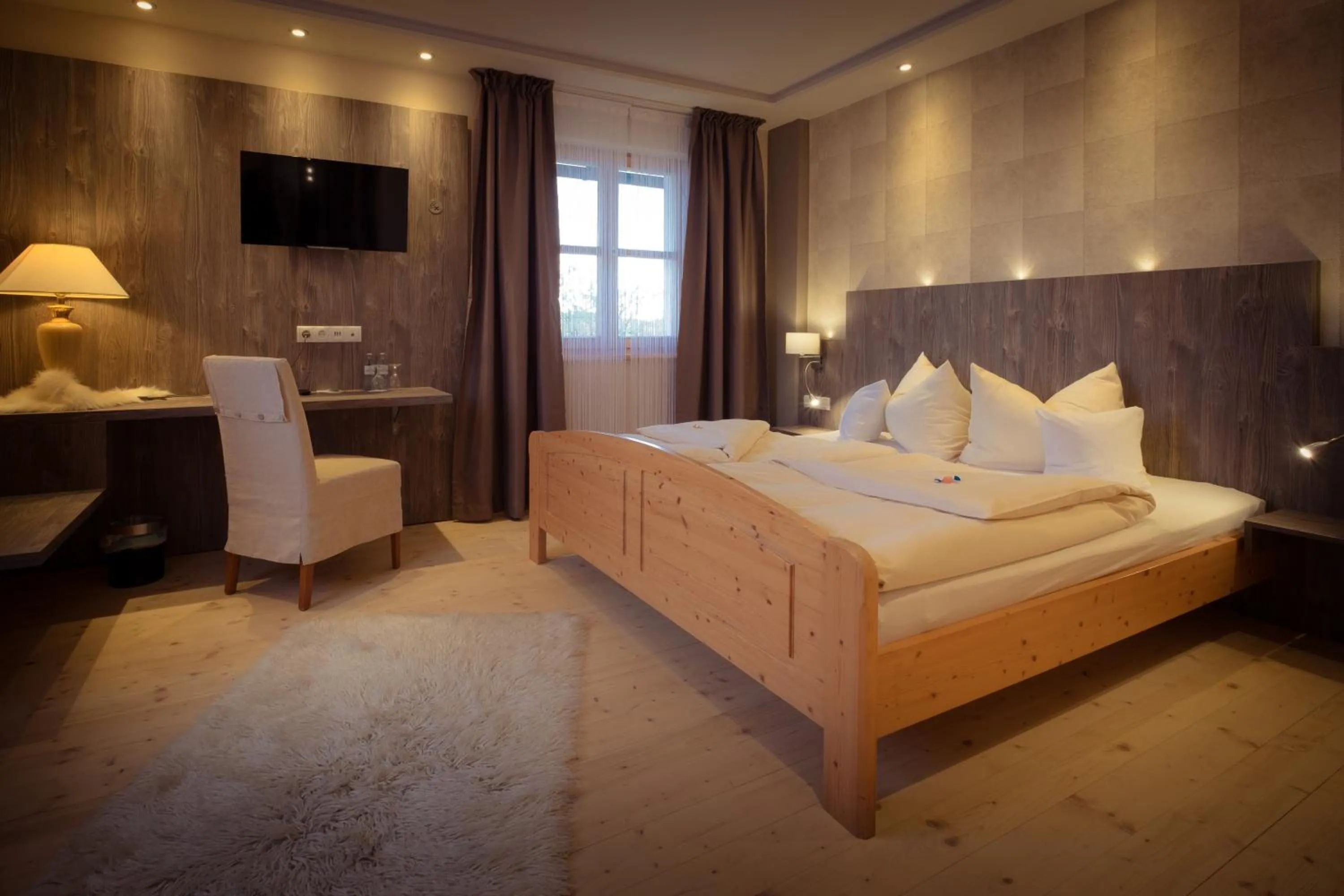 Photo of the whole room, Bed in Landgasthof Zum Lang