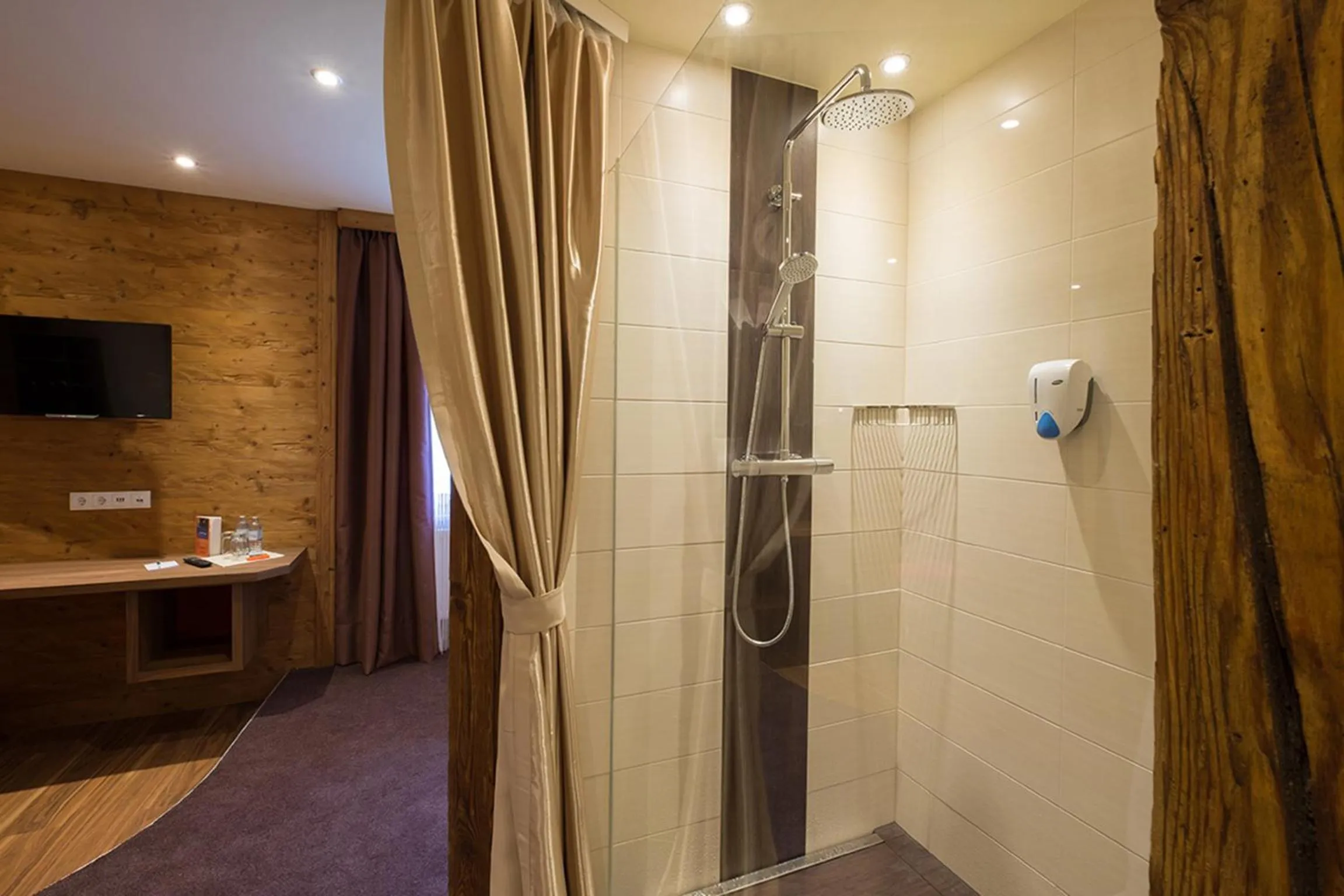 Photo of the whole room in Landgasthof Zum Lang