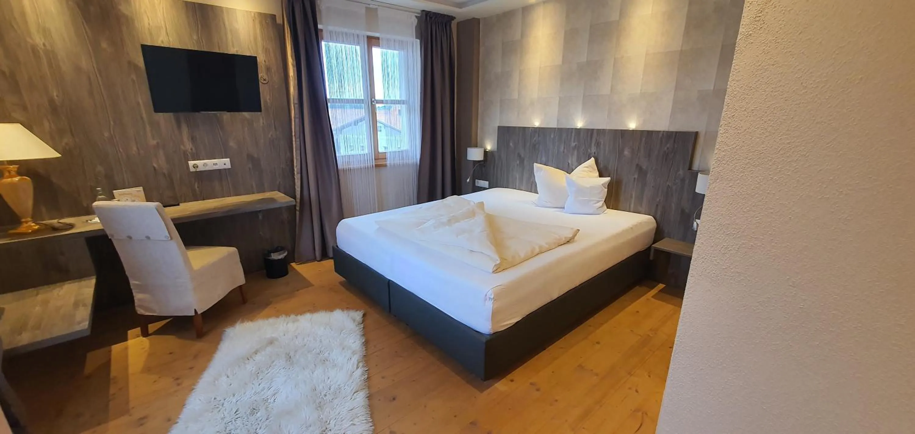 Photo of the whole room, Bed in Landgasthof Zum Lang