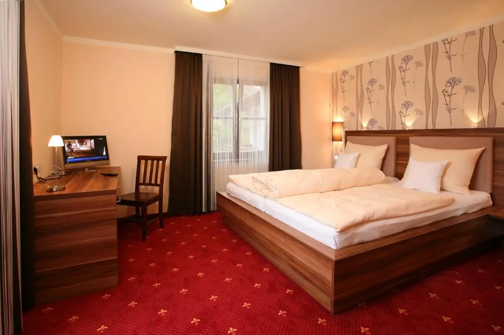 Photo of the whole room, Bed in Landgasthof Zum Lang