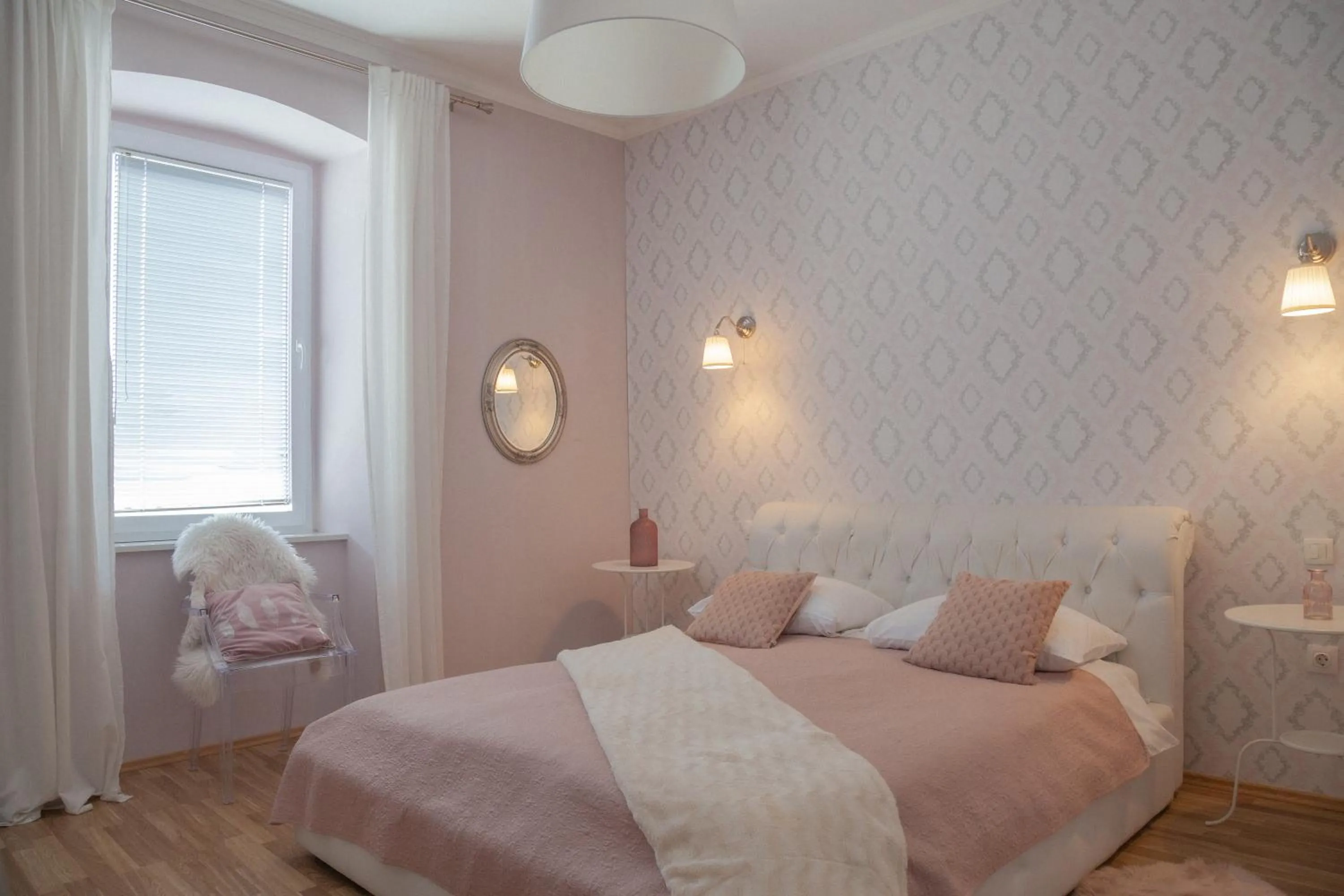 Photo of the whole room, Bed in Captain Emo City Apartments