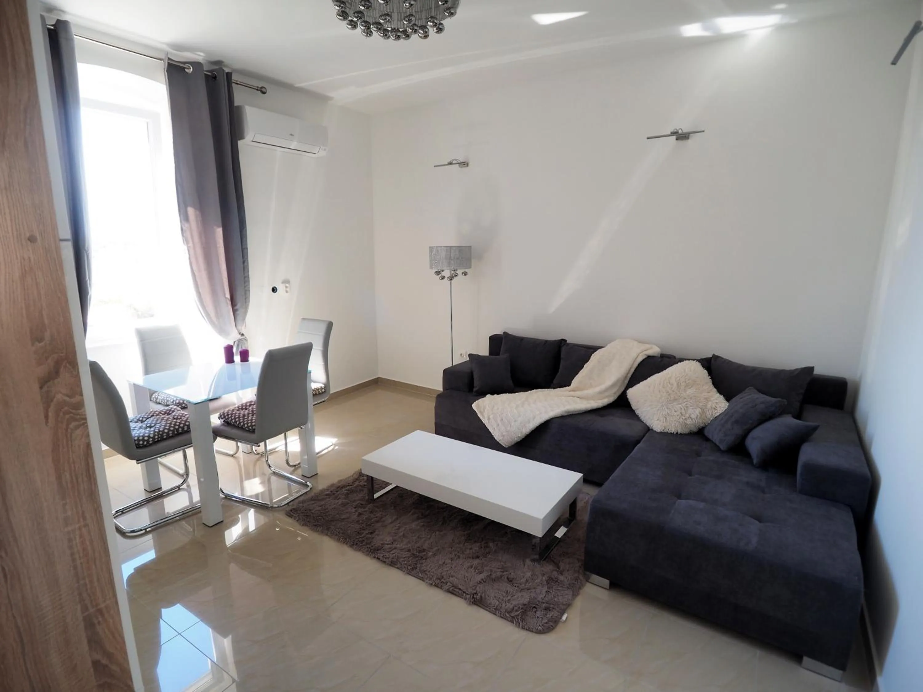 Seating area in Captain Emo City Apartments