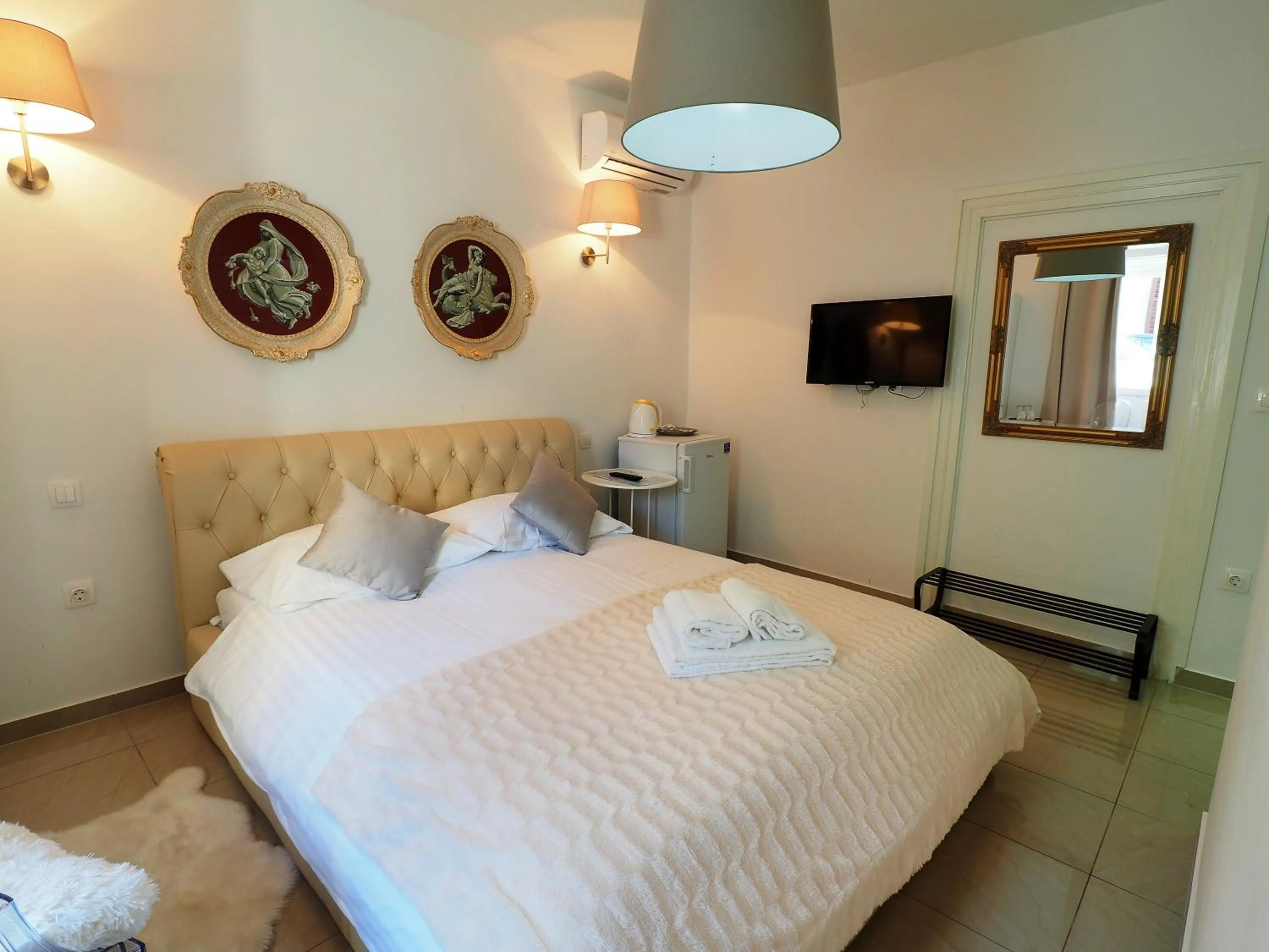 Bedroom, Bed in Captain Emo City Apartments