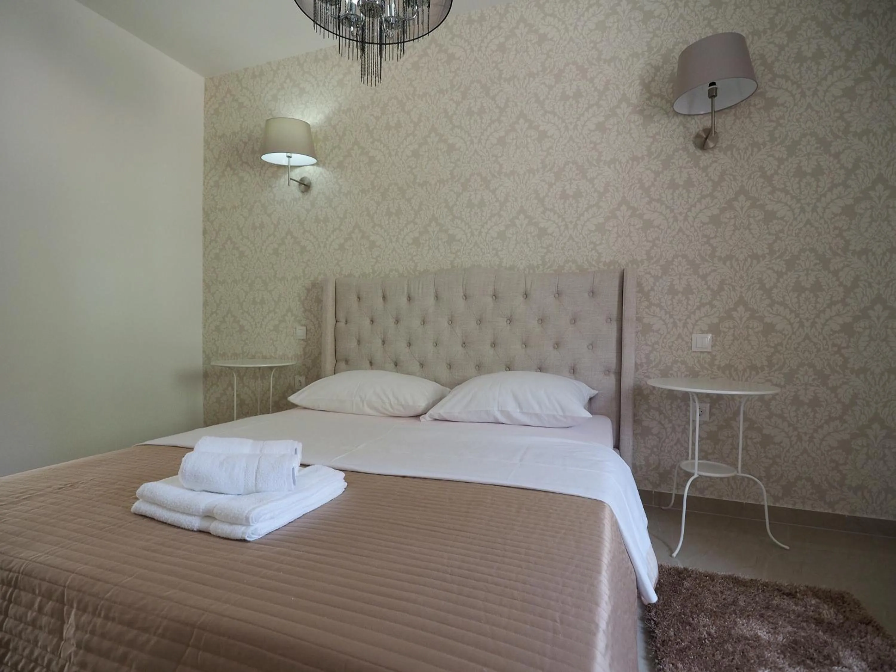 Bed in Captain Emo City Apartments