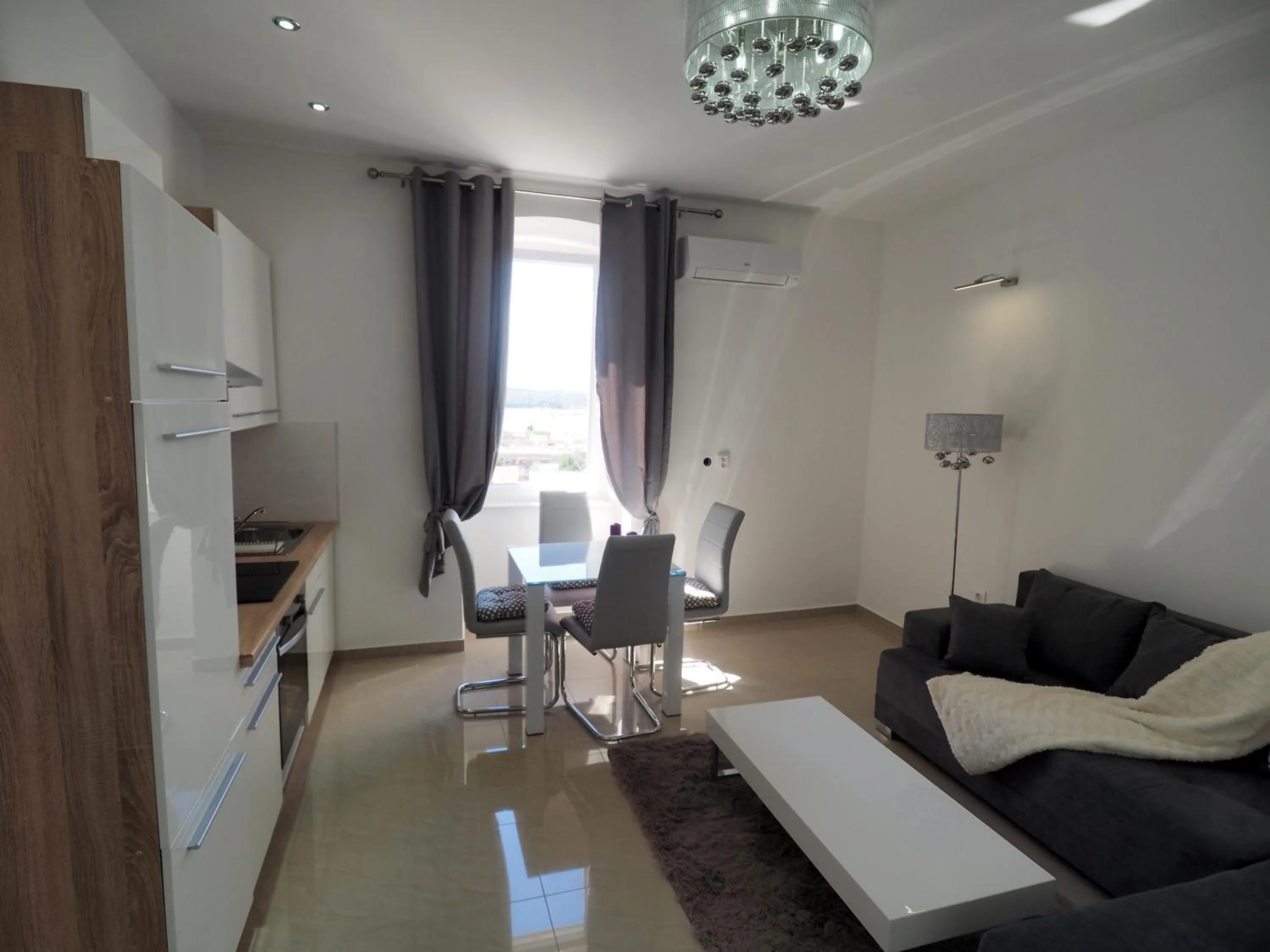 Photo of the whole room in Captain Emo City Apartments