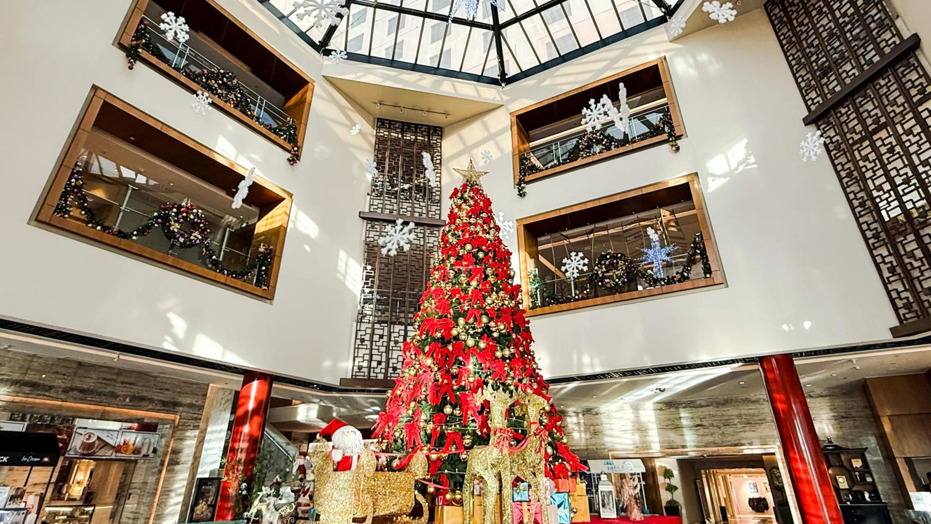Lobby or reception in Hilton Beijing