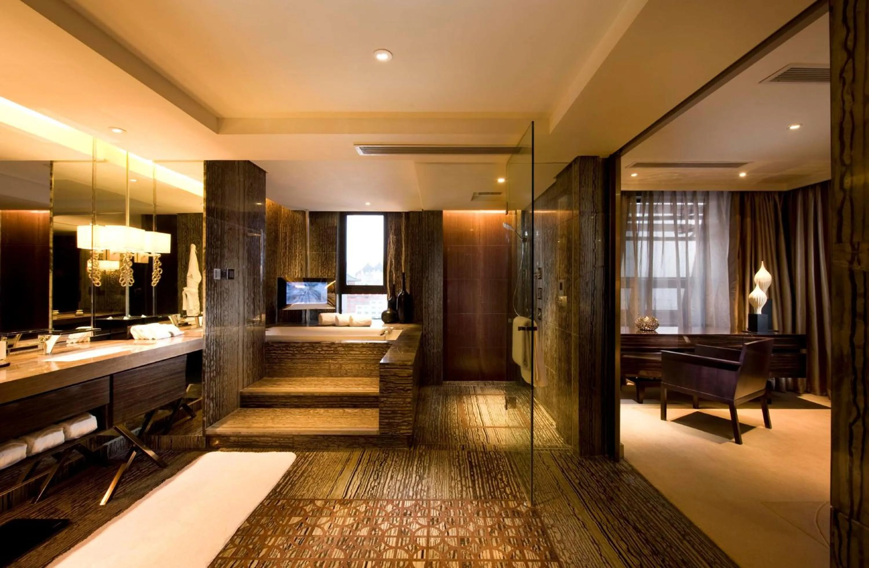 Bathroom, Bed in Hilton Beijing Wangfujing