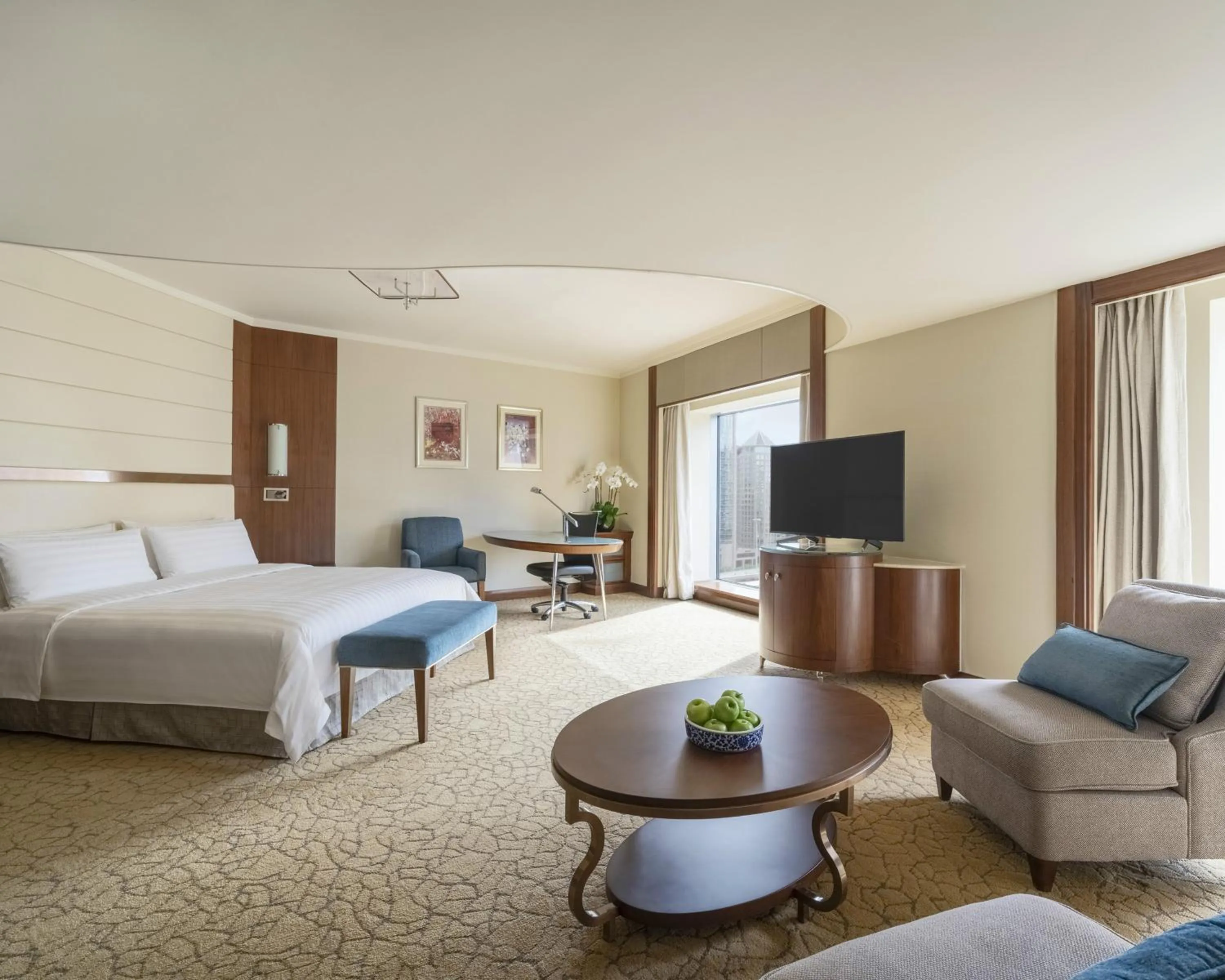 Bedroom, Bed in China World Hotel, Beijing