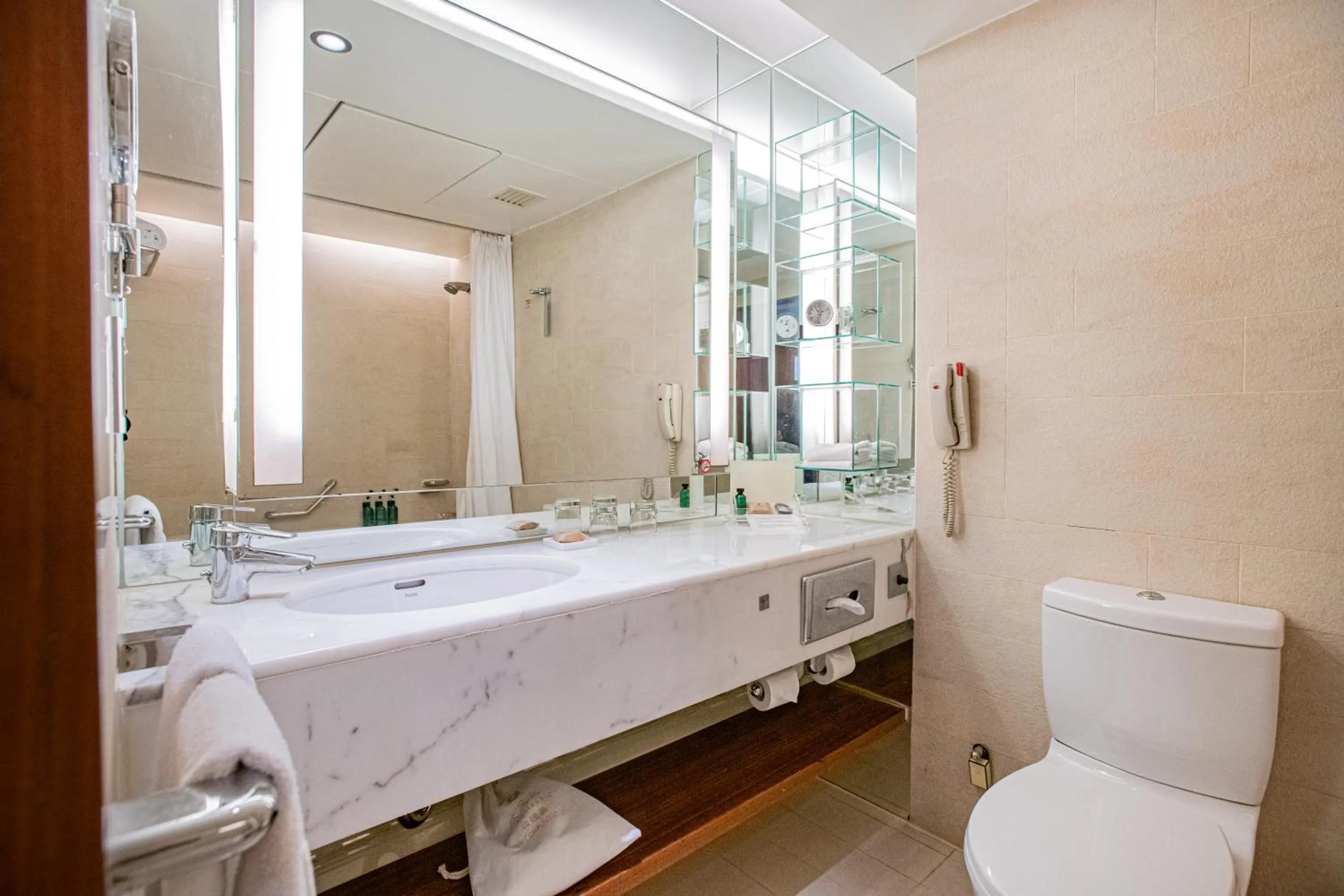 Toilet in Shangri-La Beijing