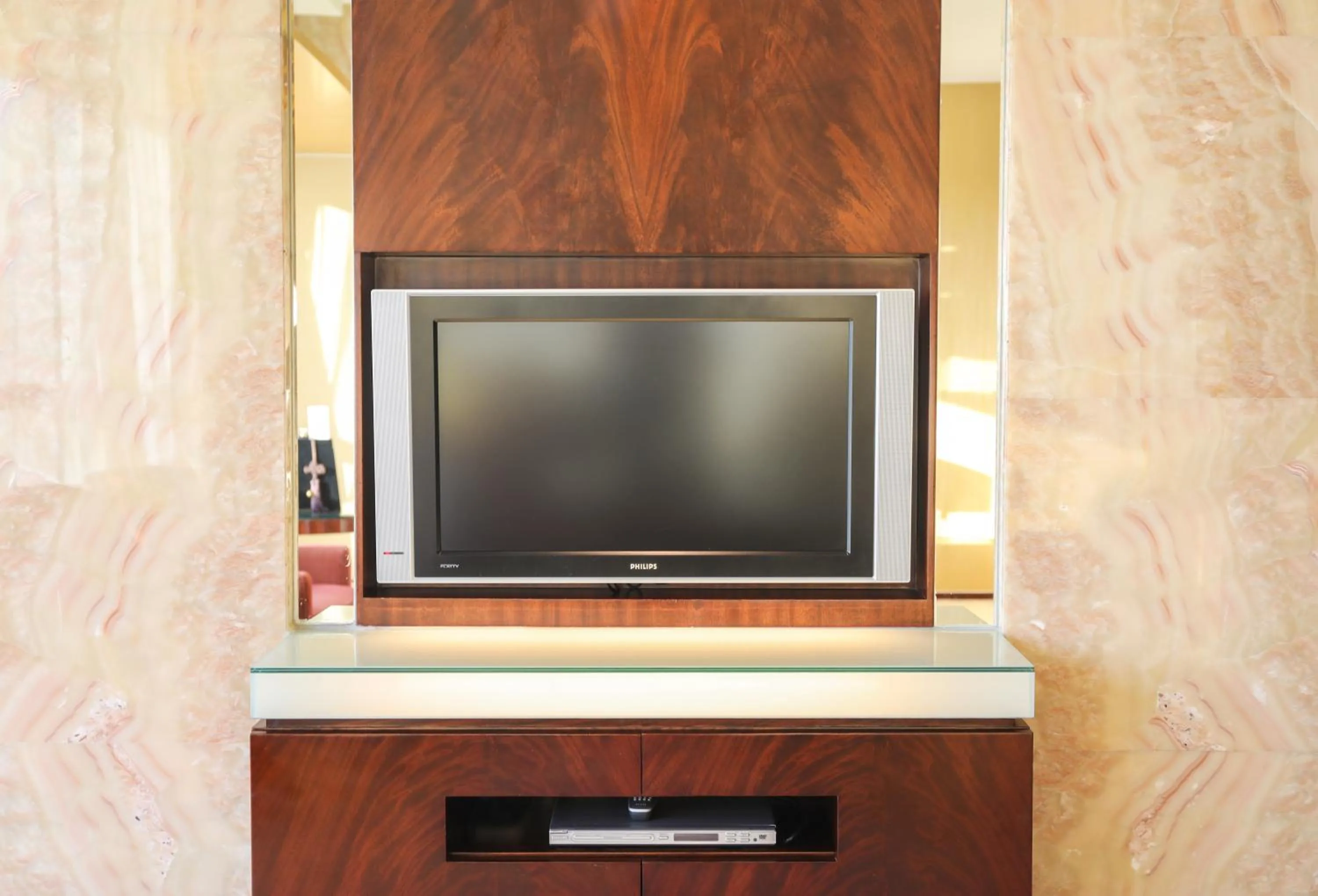 TV and multimedia in Shangri-La Beijing