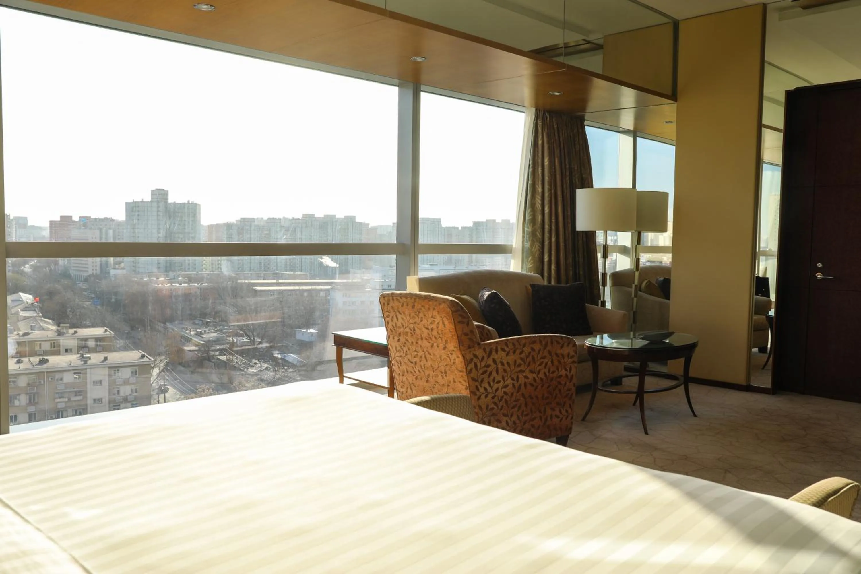 City view, Bed in Shangri-La Beijing