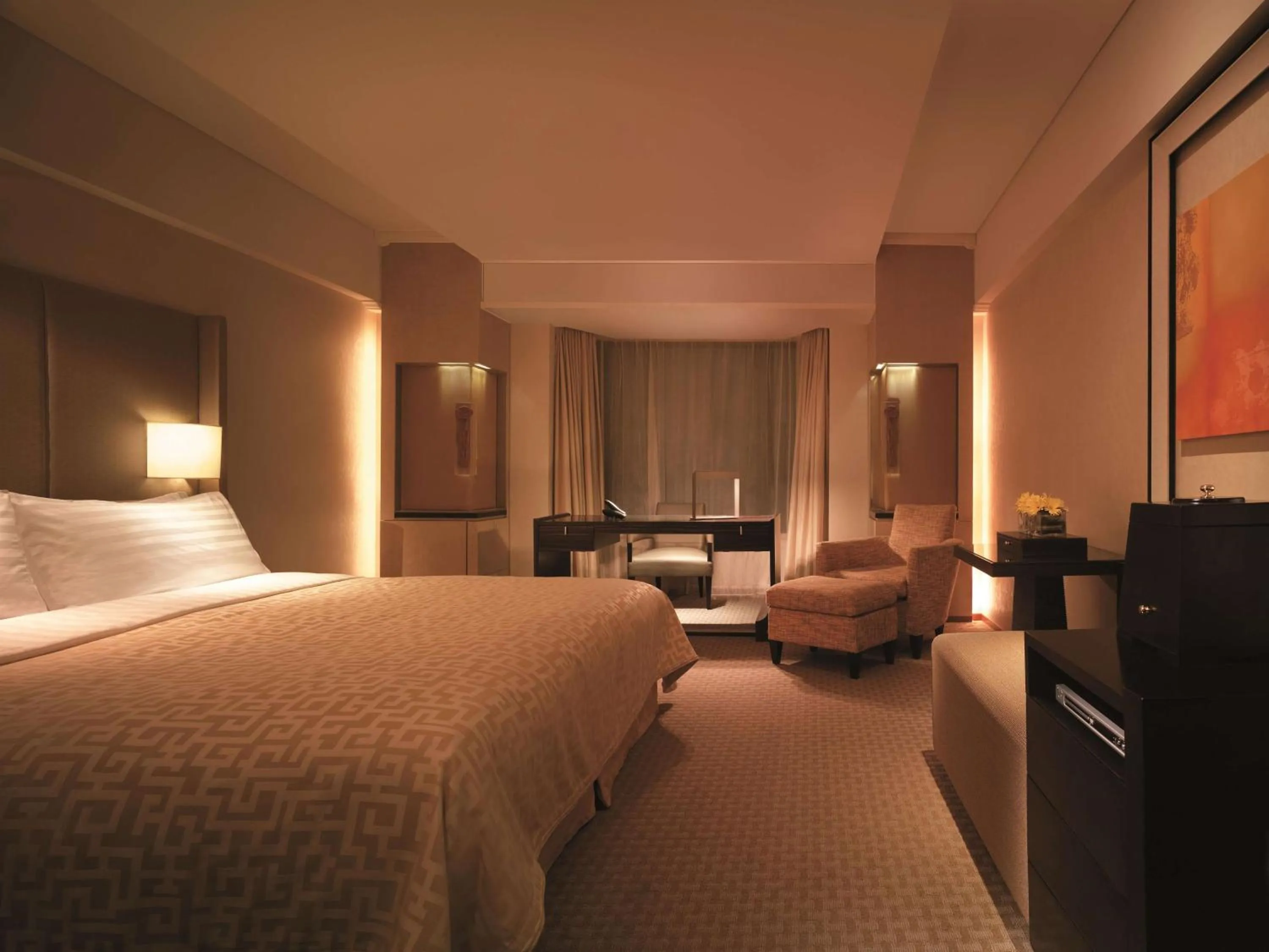 Photo of the whole room, Bed in Shangri-La Beijing
