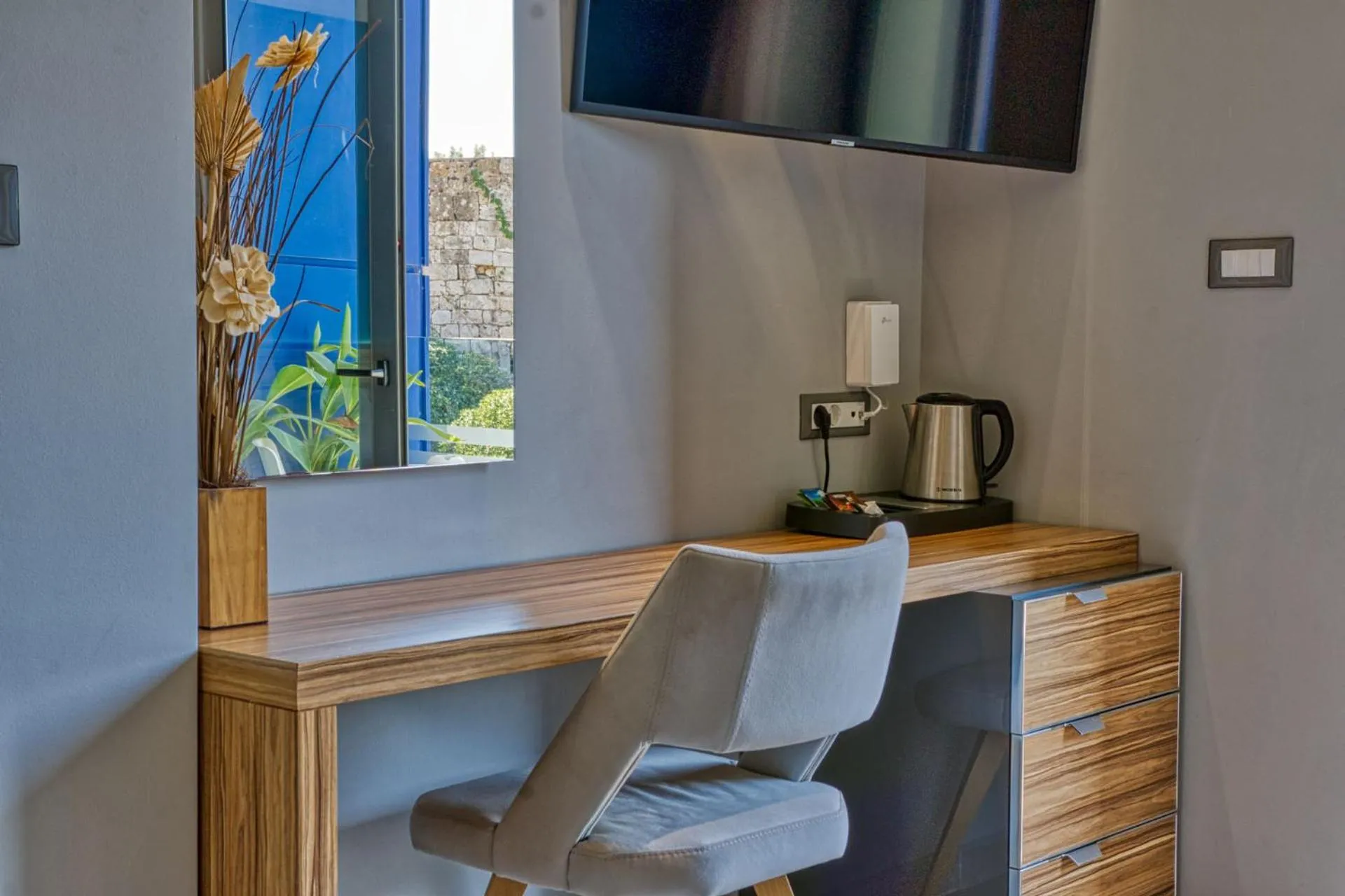 TV and multimedia in Island Boutique Hotel