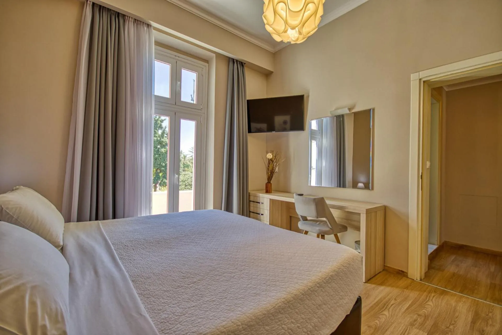 TV and multimedia, Bed in Island Boutique Hotel