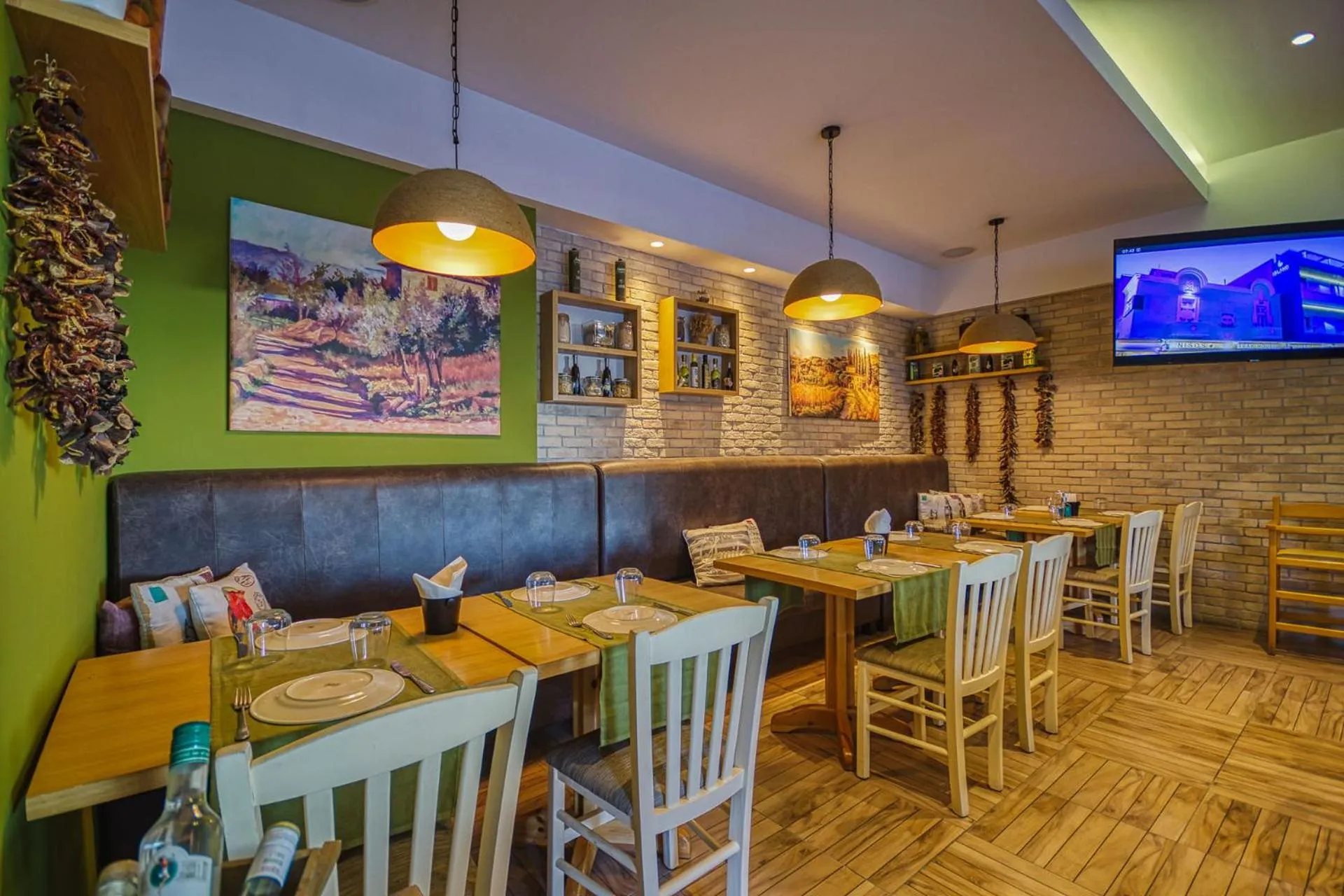 Restaurant/places to eat in Island Boutique Hotel