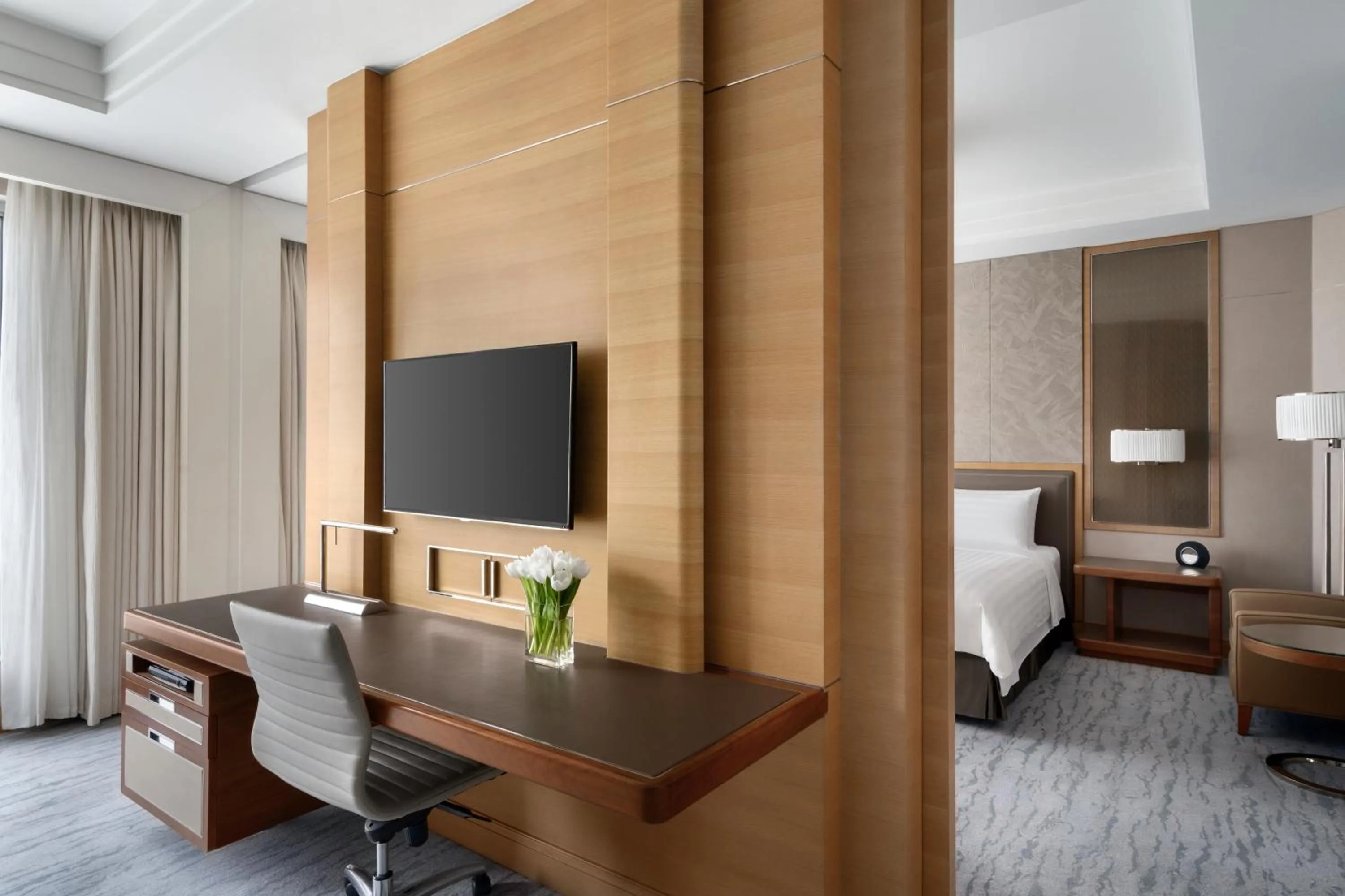 Living room, Bed in Kerry Hotel, Beijing by Shangri-La - 5 Kilometers to The Forbidden City