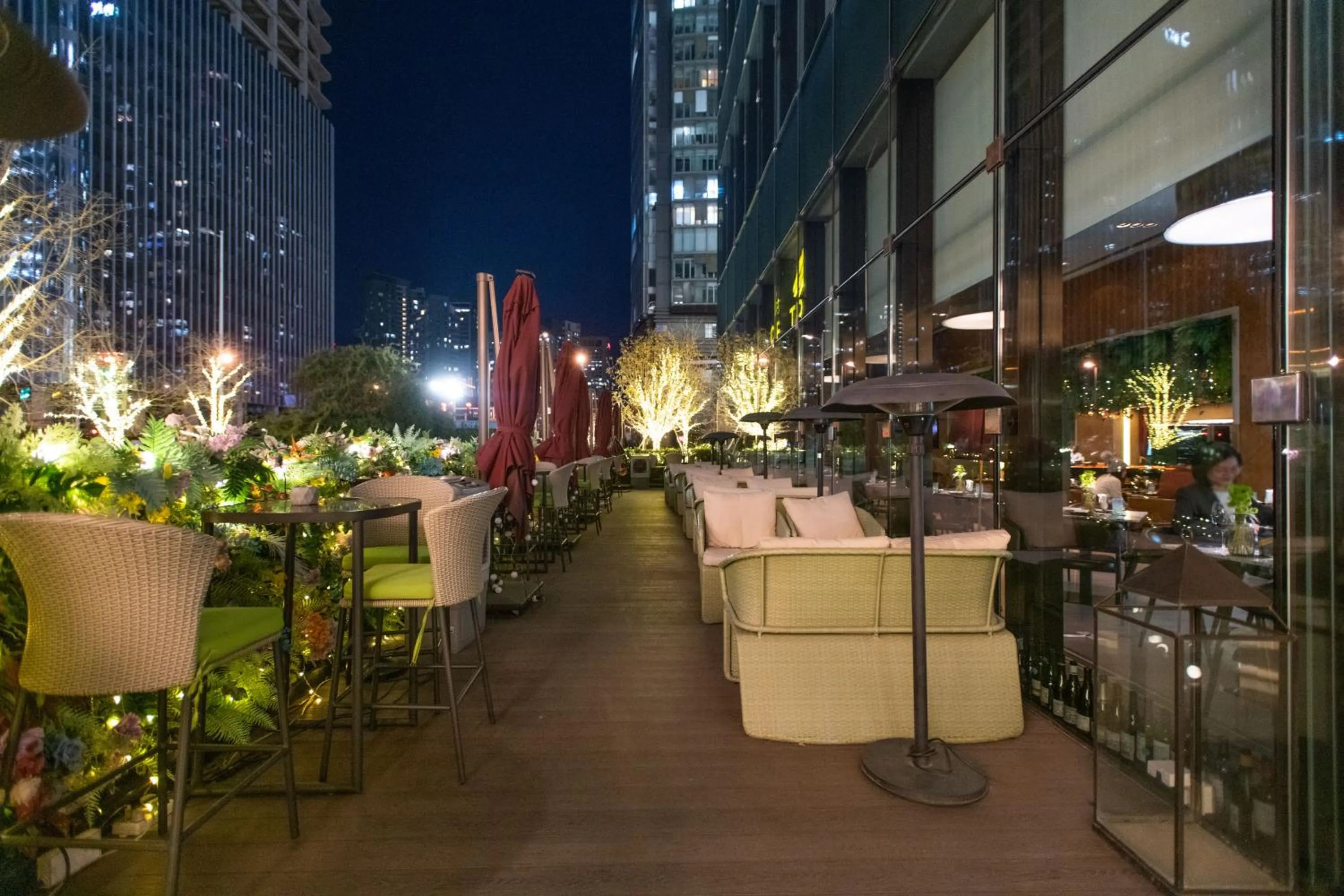 Lounge or bar in Kerry Hotel, Beijing by Shangri-La - 5 Kilometers to The Forbidden City