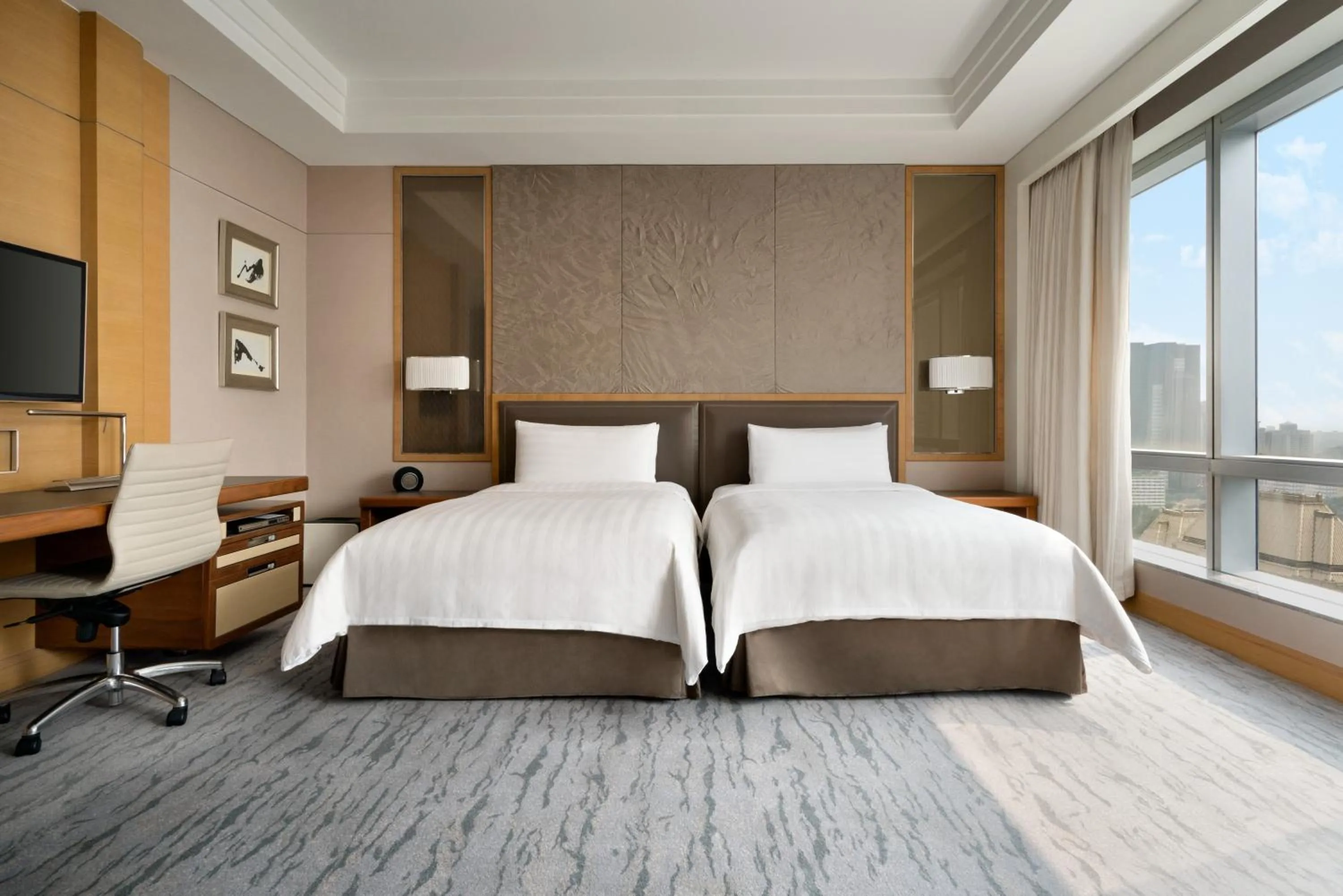 Bed in Kerry Hotel, Beijing by Shangri-La - 5 Kilometers to The Forbidden City