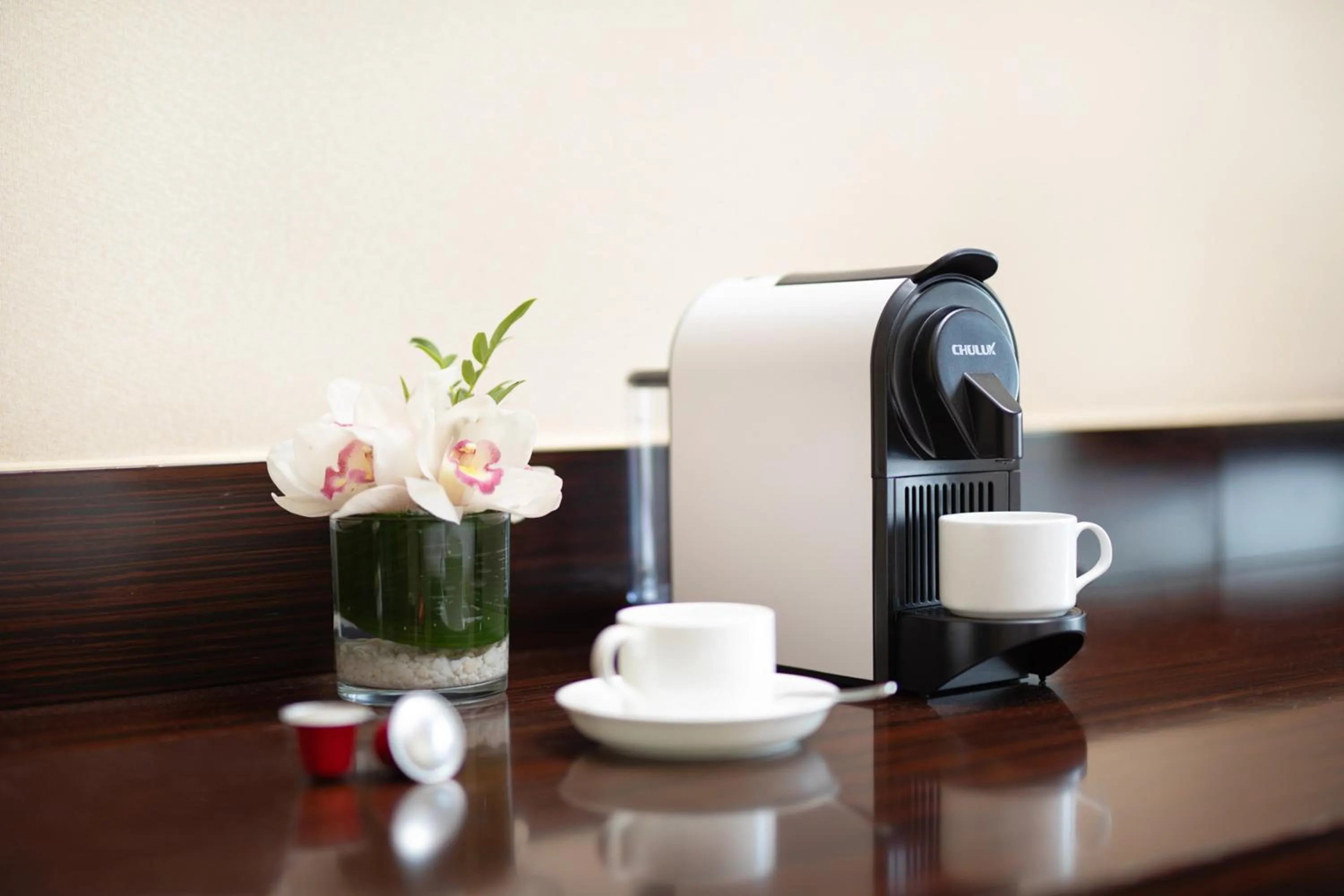 Coffee/tea facilities in The Kunlun Jing An