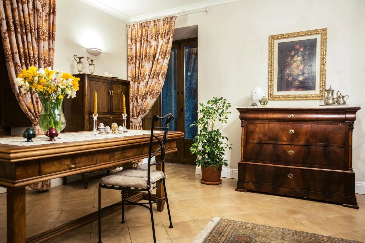 Decorative detail in Donna Chiara