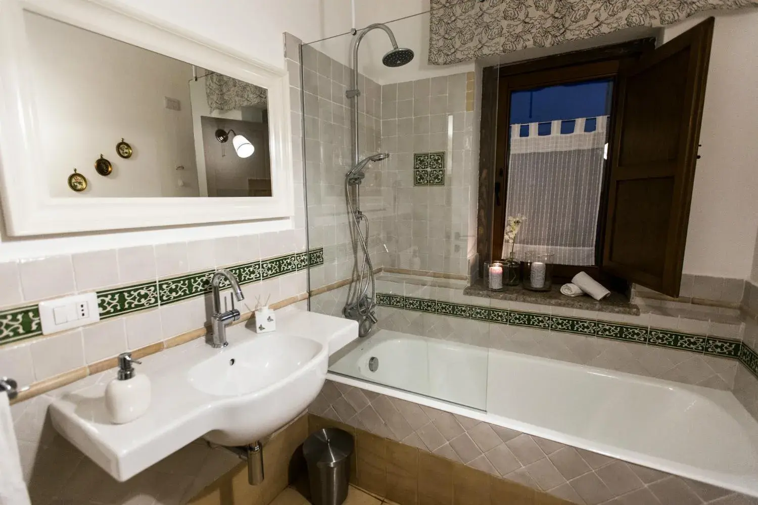 Deluxe Room - single occupancy in Donna Chiara Deluxe Room - single occupancy in Donna Chiara