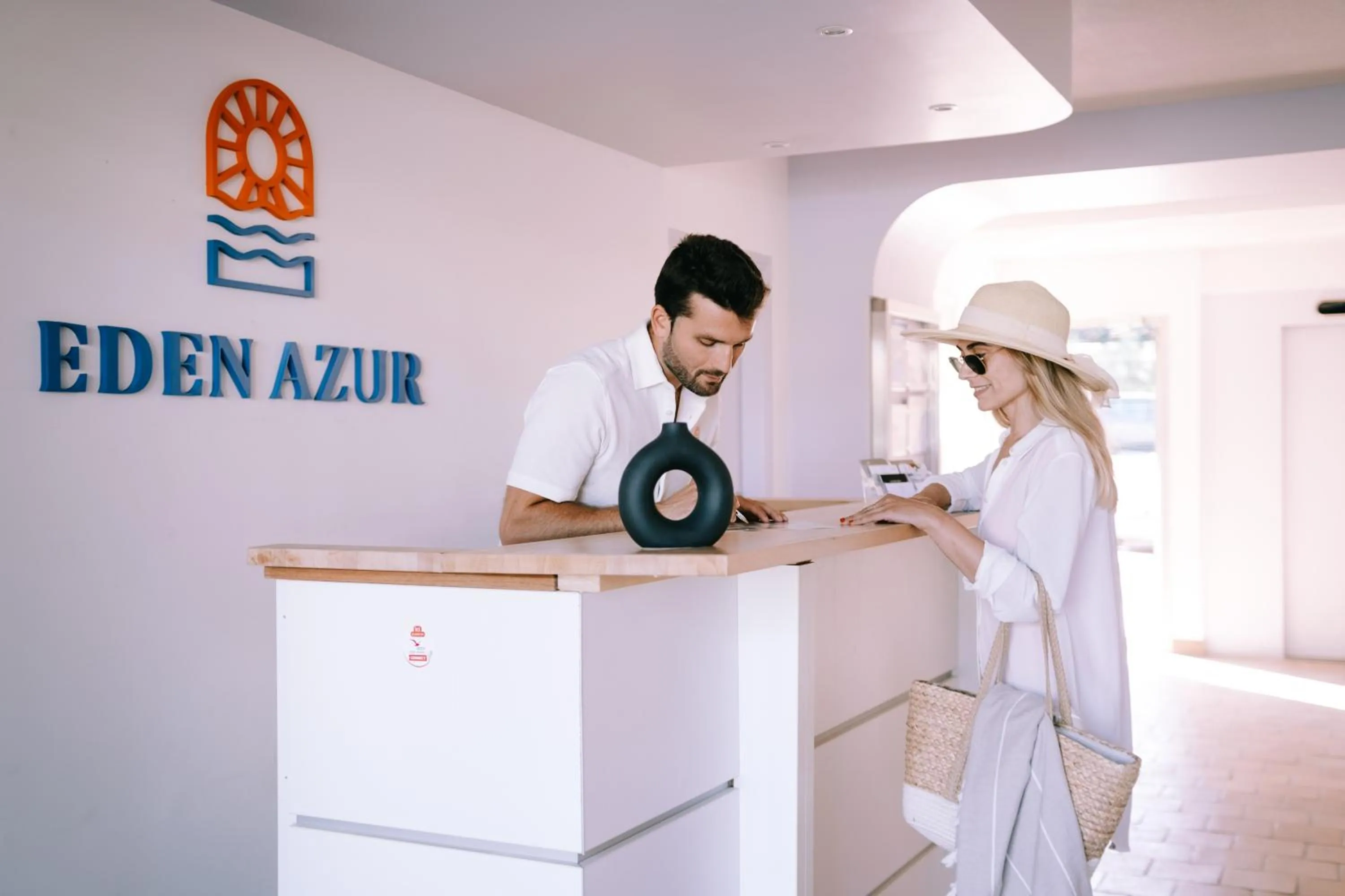 People in Eden Azur - Résidence Hôtelière