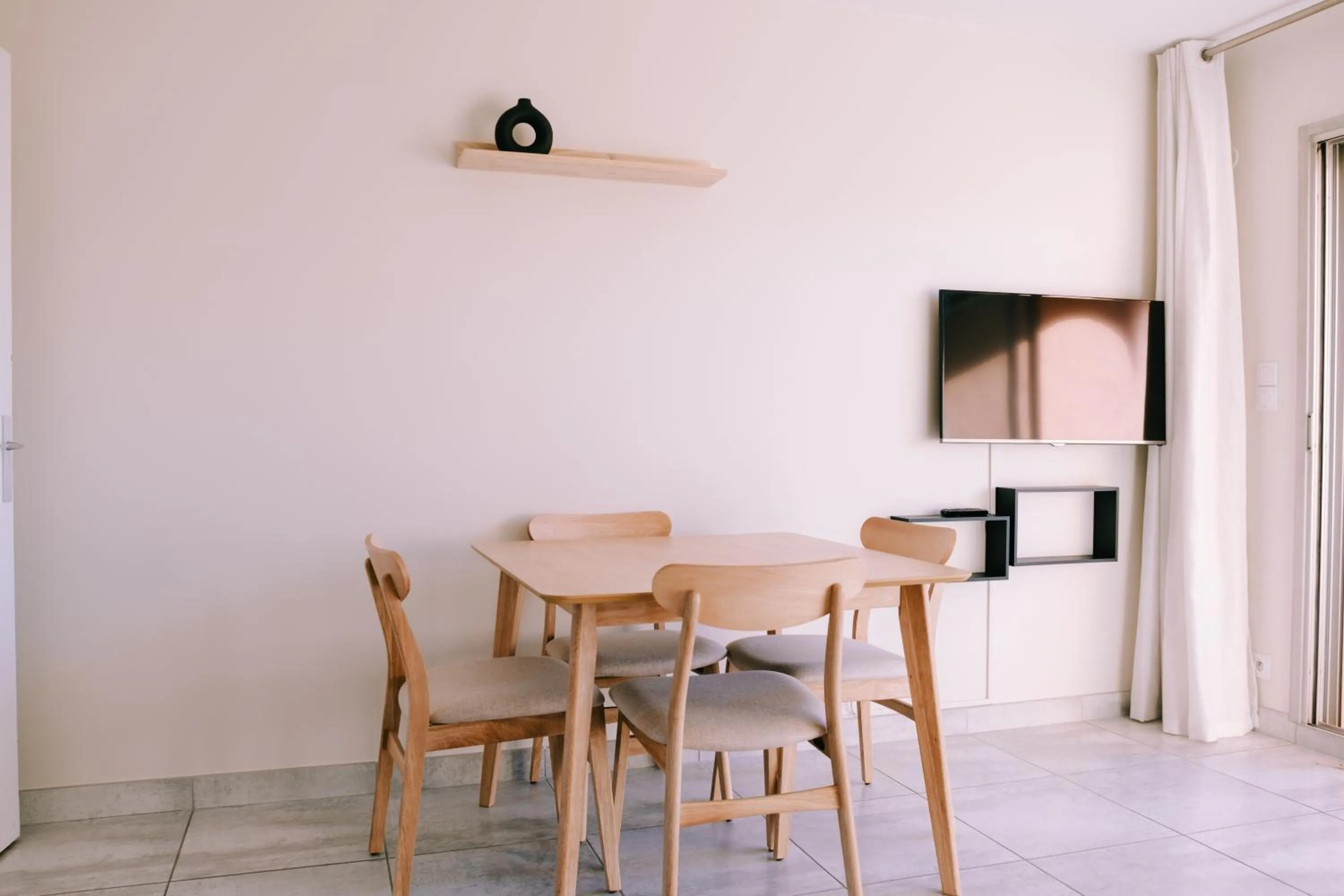 TV and multimedia in Eden Azur - Résidence Hôtelière