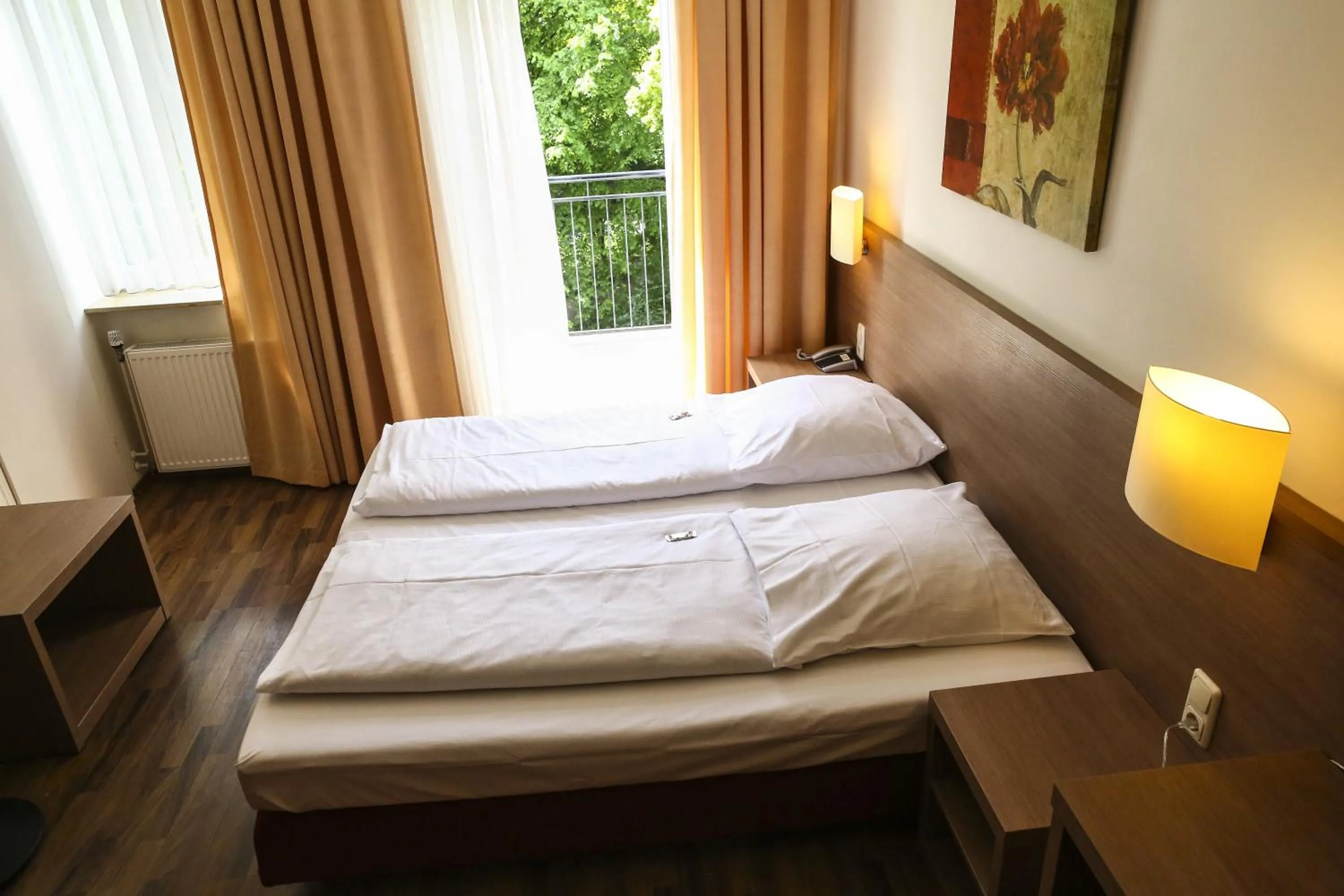 Balcony/Terrace, Bed in Hotel Marienthal Garni