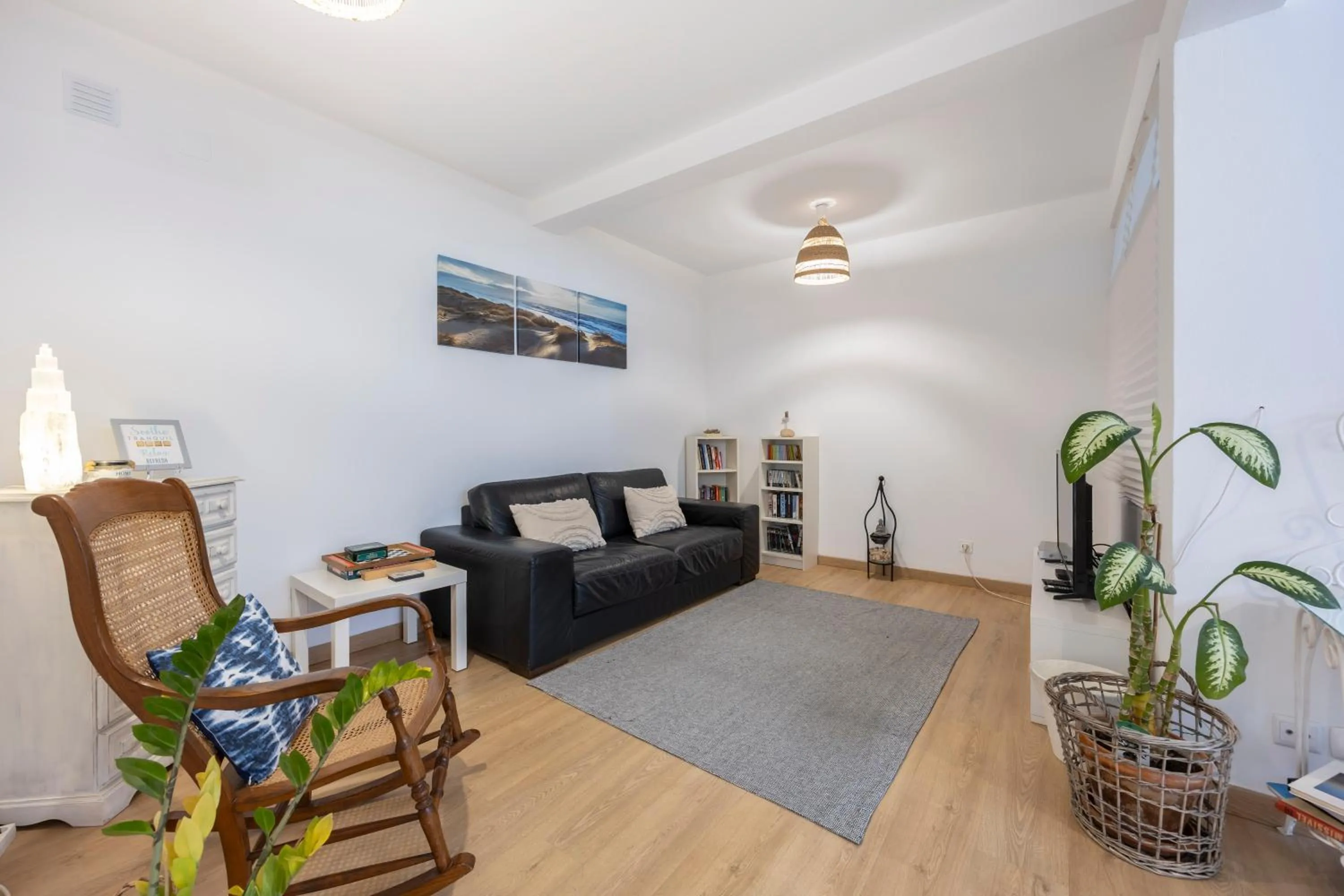 Communal lounge/ TV room in 3 Marias Guest House B&B