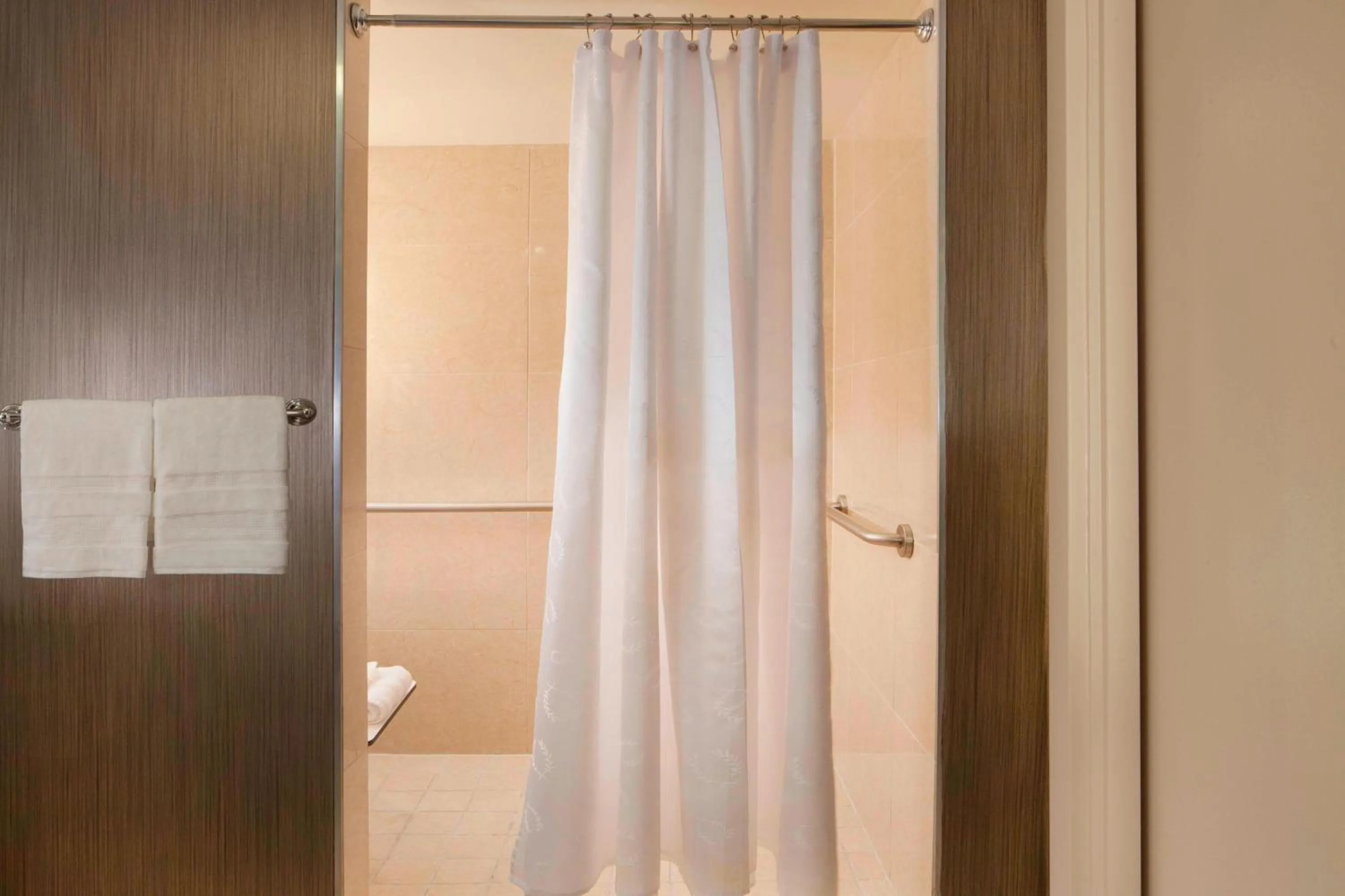 Bathroom in Sheraton DFW Airport Hotel