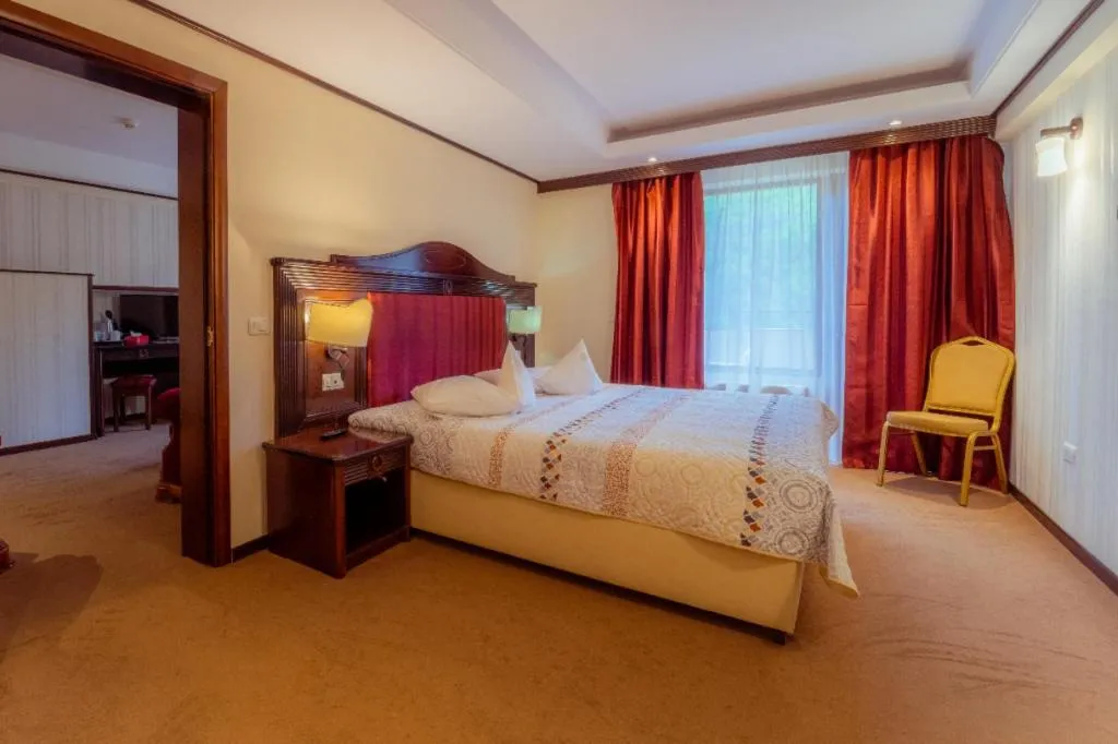 Photo of the whole room, Bed in Hotel Perla