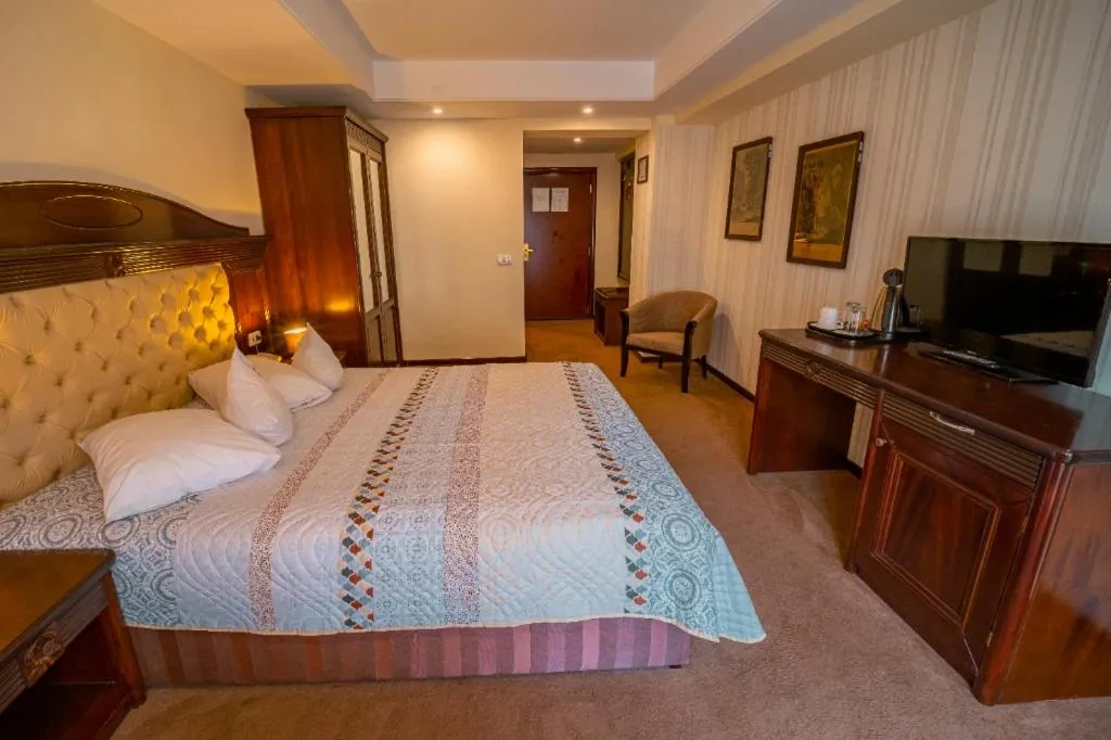 Photo of the whole room, Bed in Hotel Perla