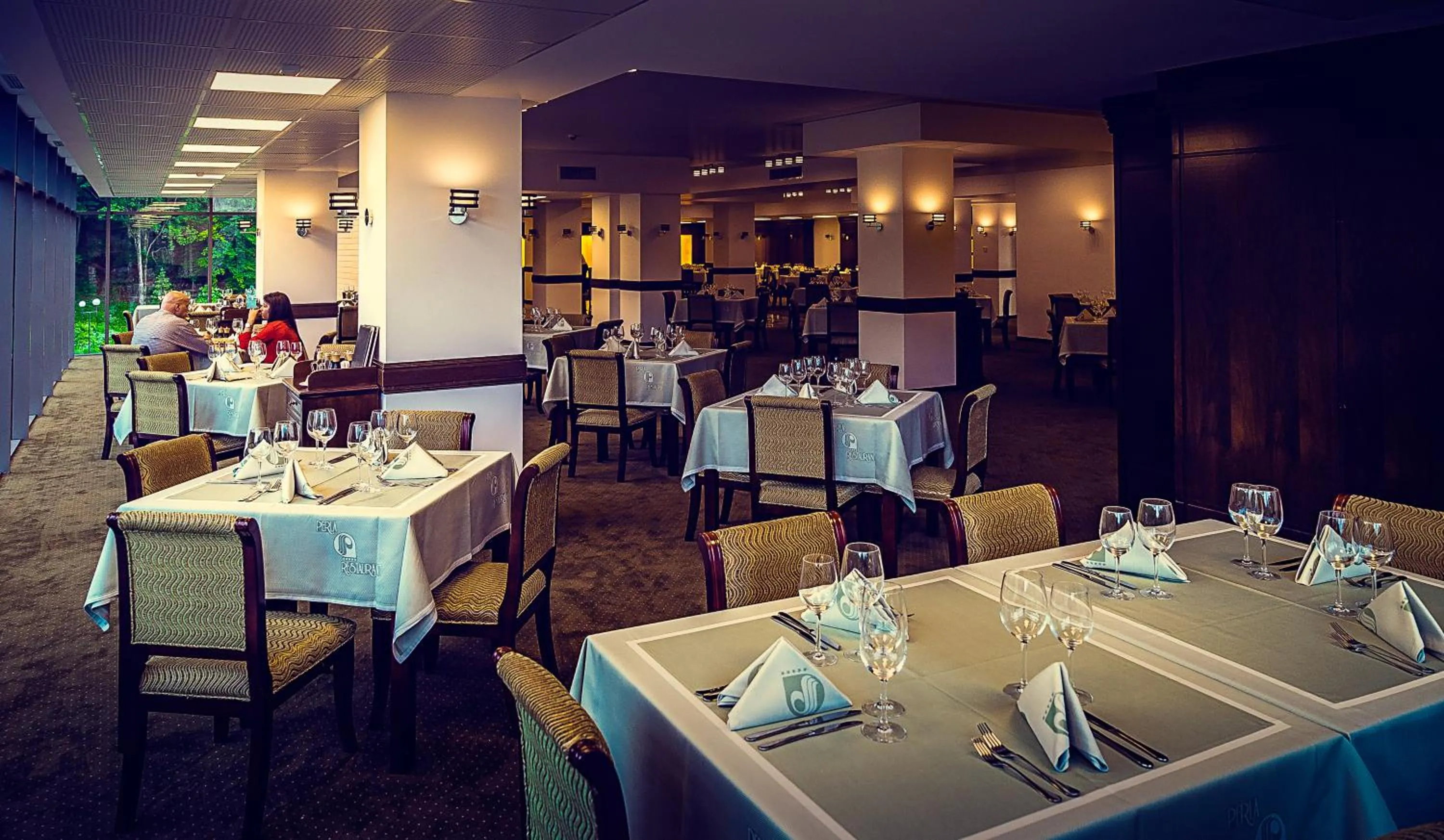 Restaurant/places to eat in Hotel Perla